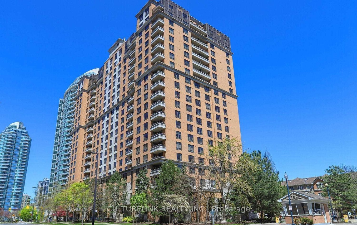 #2116 - 18 Sommerset Way Property Photo 1