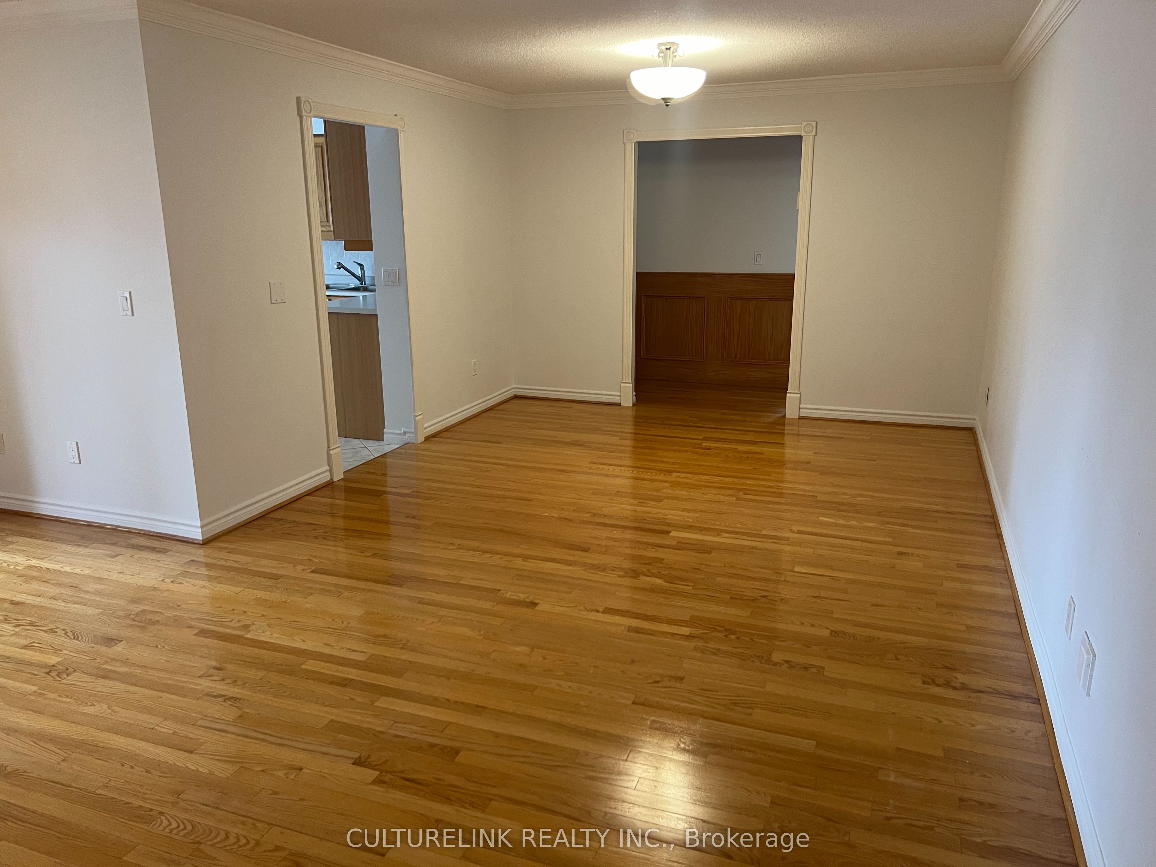 #2116 - 18 Sommerset Way Property Photo 5