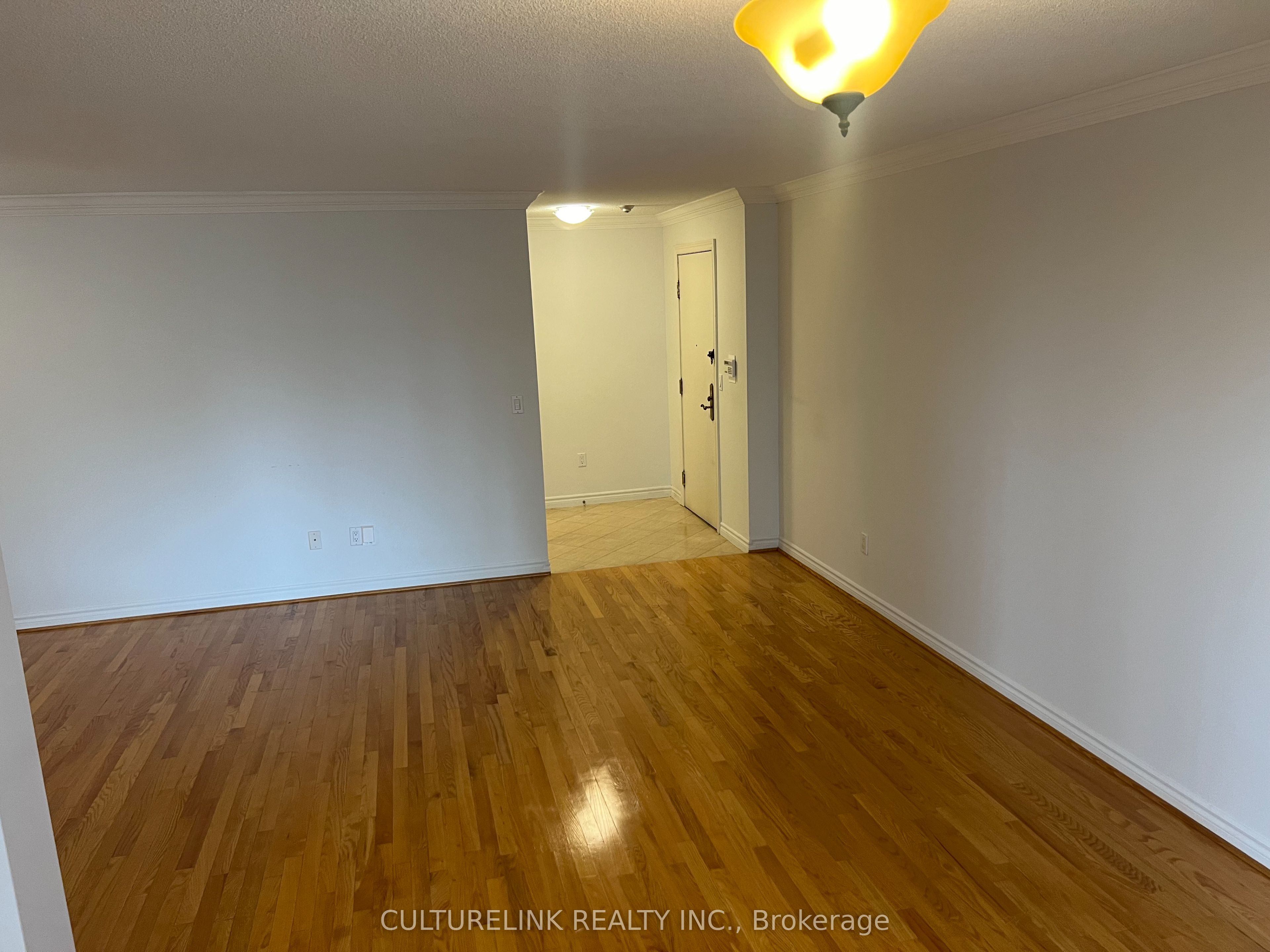 #2116 - 18 Sommerset Way Property Photo 6