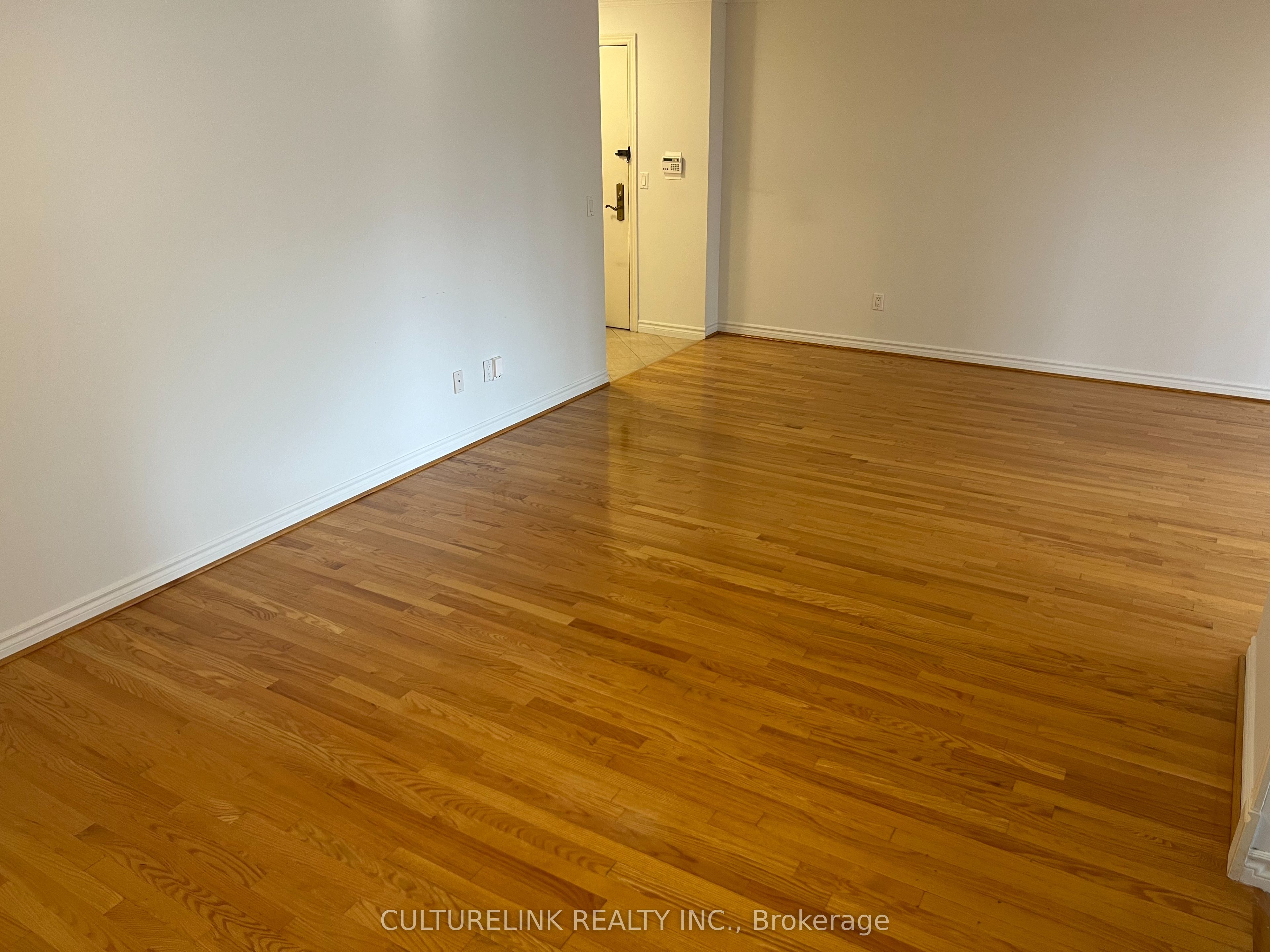 #2116 - 18 Sommerset Way Property Photo 7