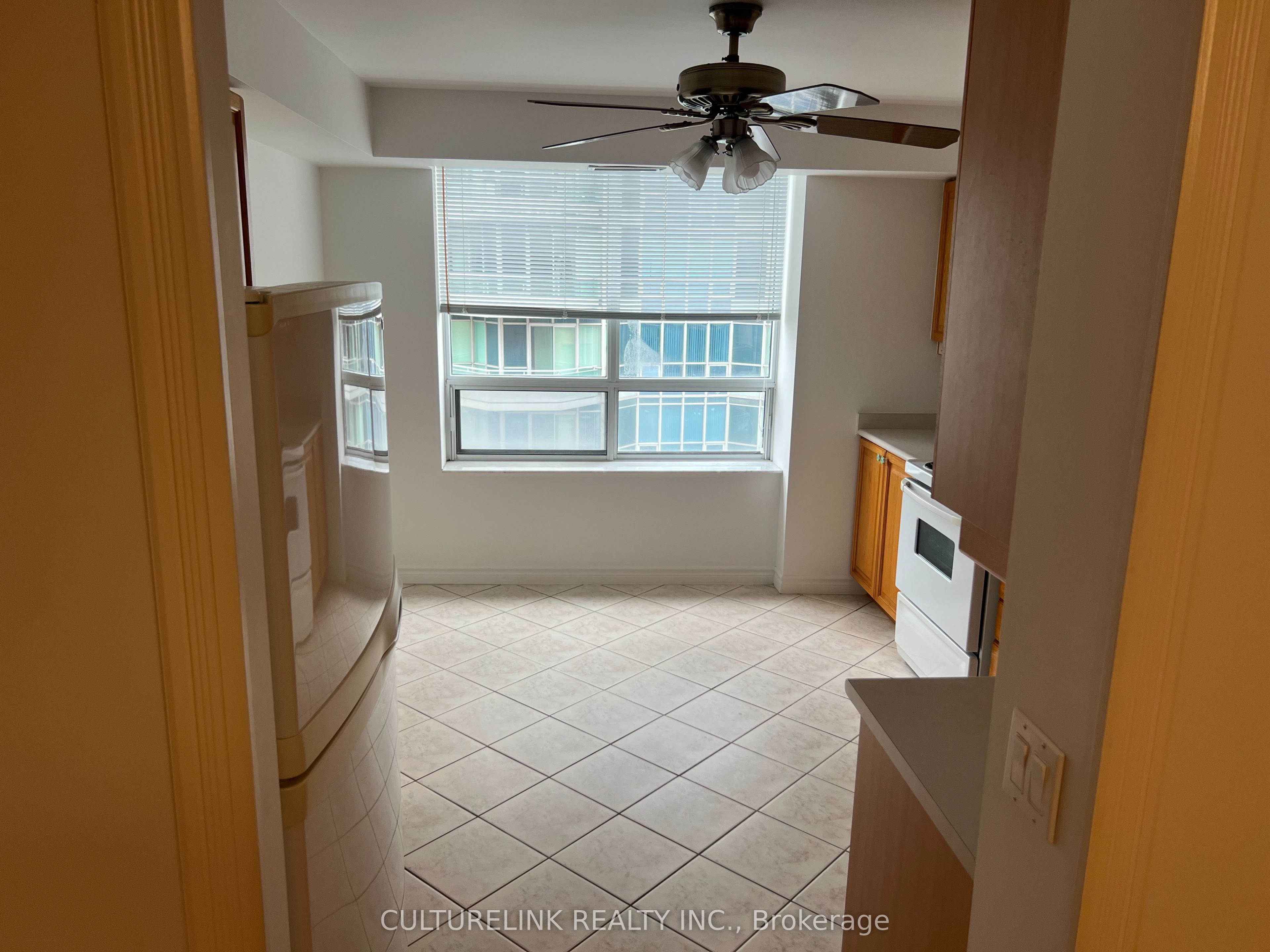 #2116 - 18 Sommerset Way Property Photo 8