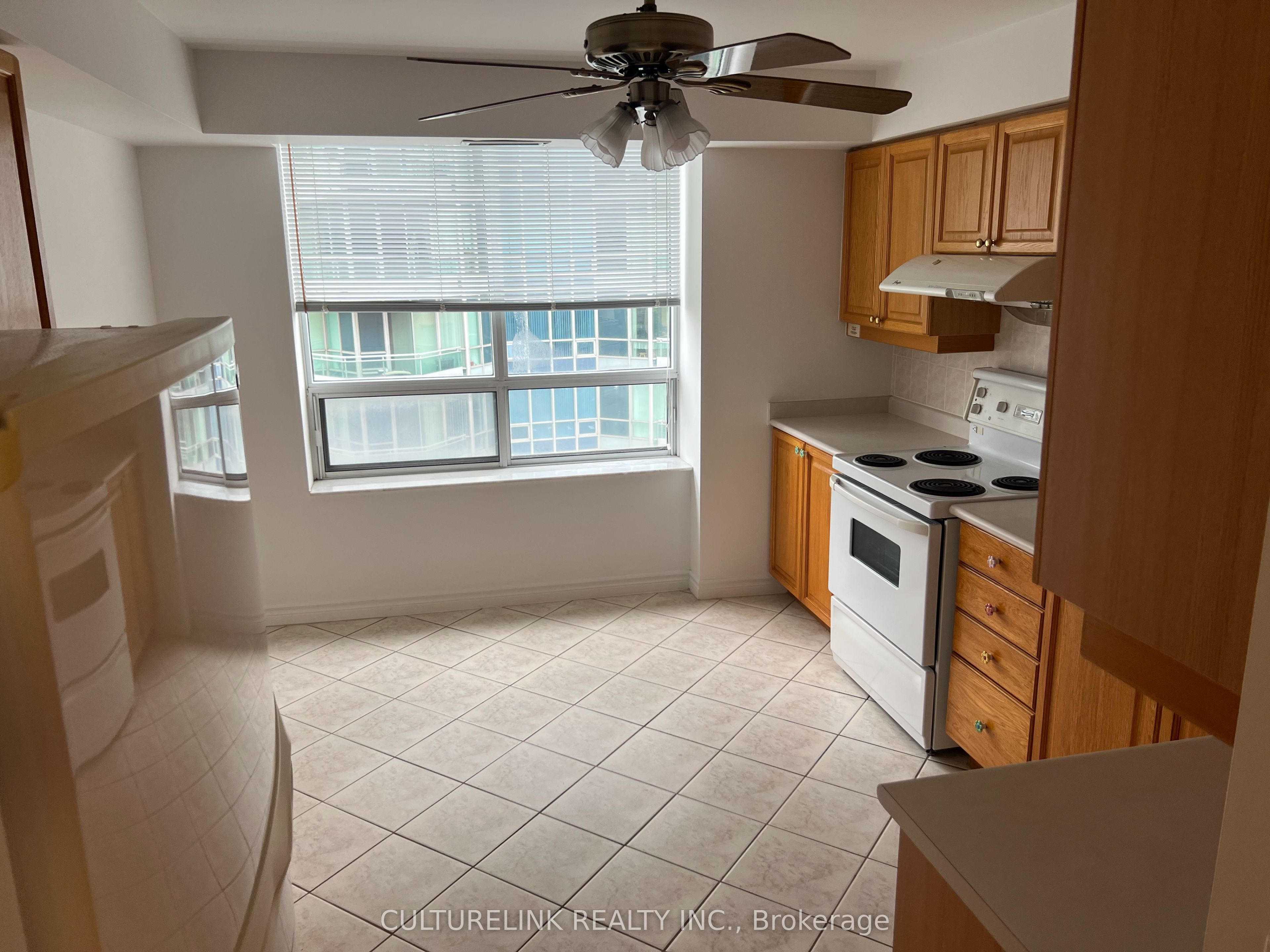 #2116 - 18 Sommerset Way Property Photo 9