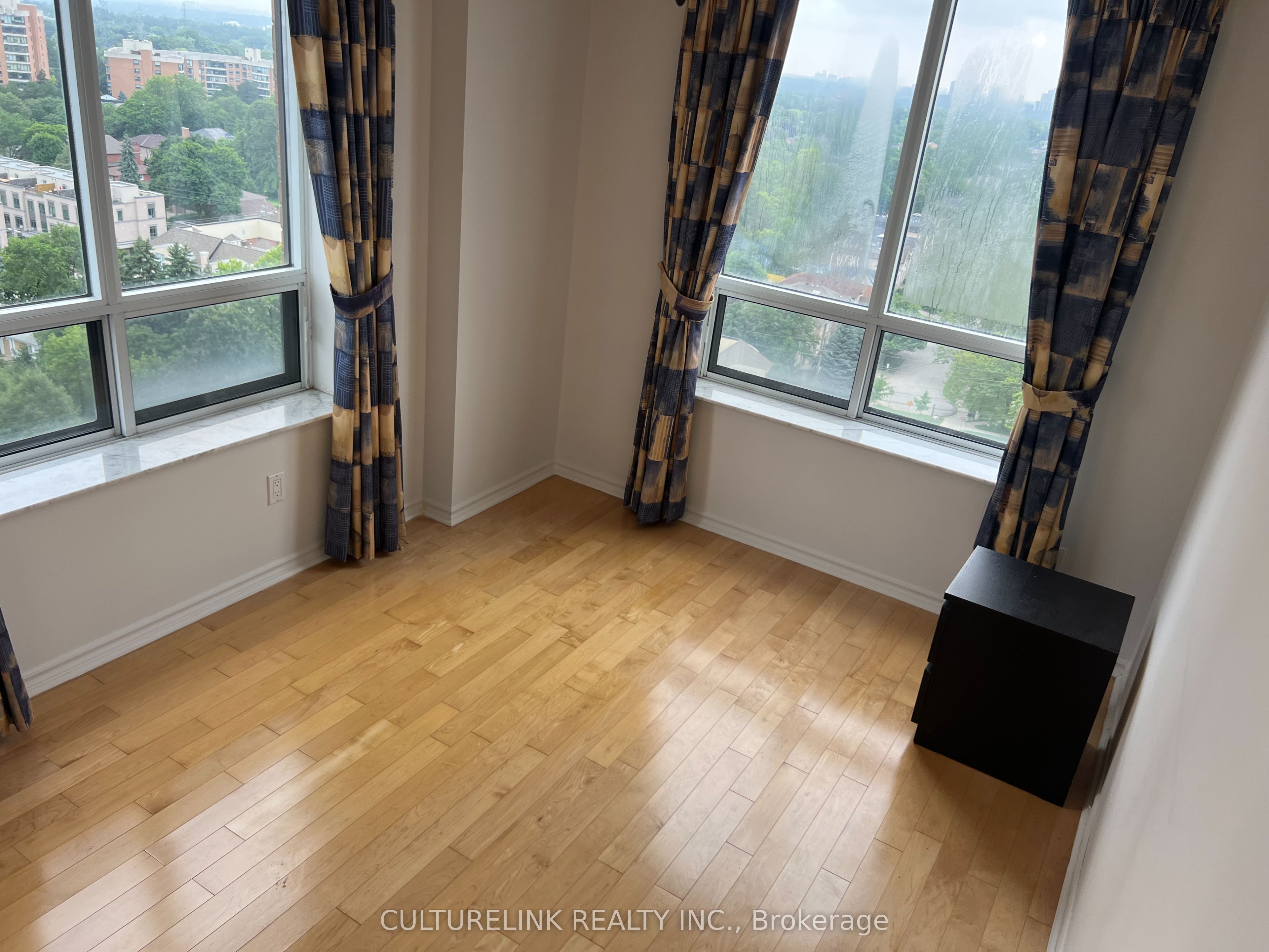 #2116 - 18 Sommerset Way Property Photo 11