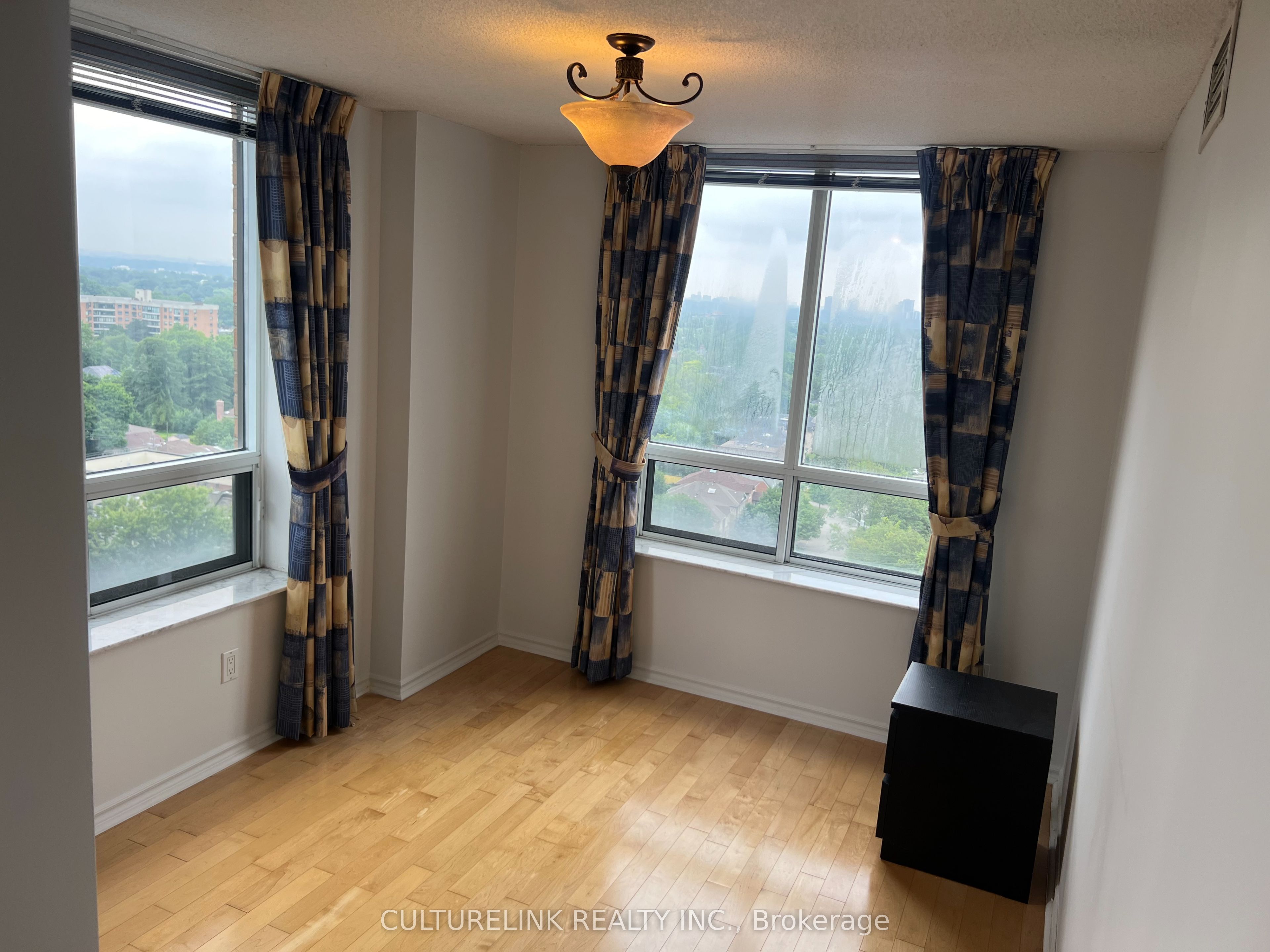#2116 - 18 Sommerset Way Property Photo 12