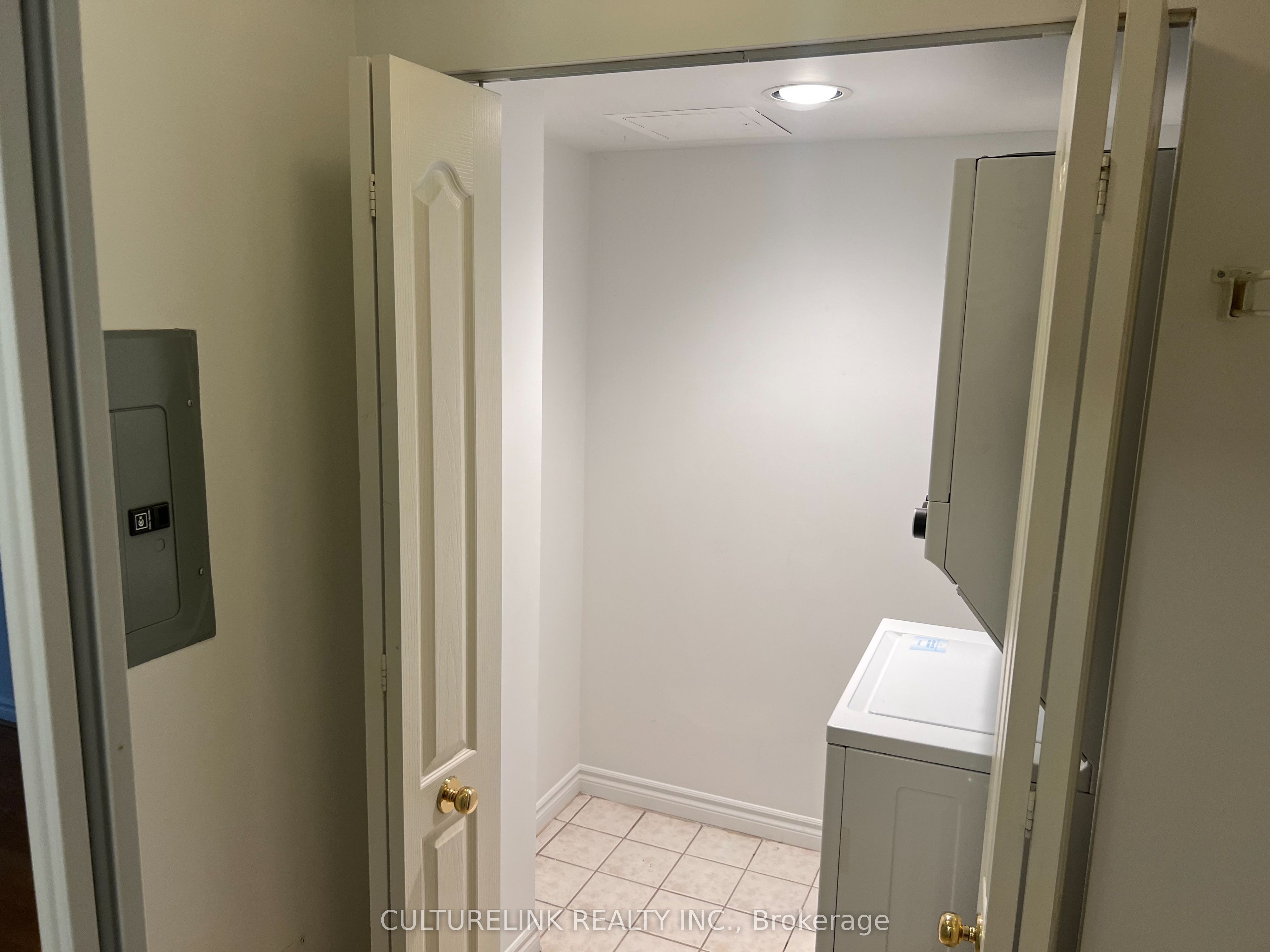 #2116 - 18 Sommerset Way Property Photo 13