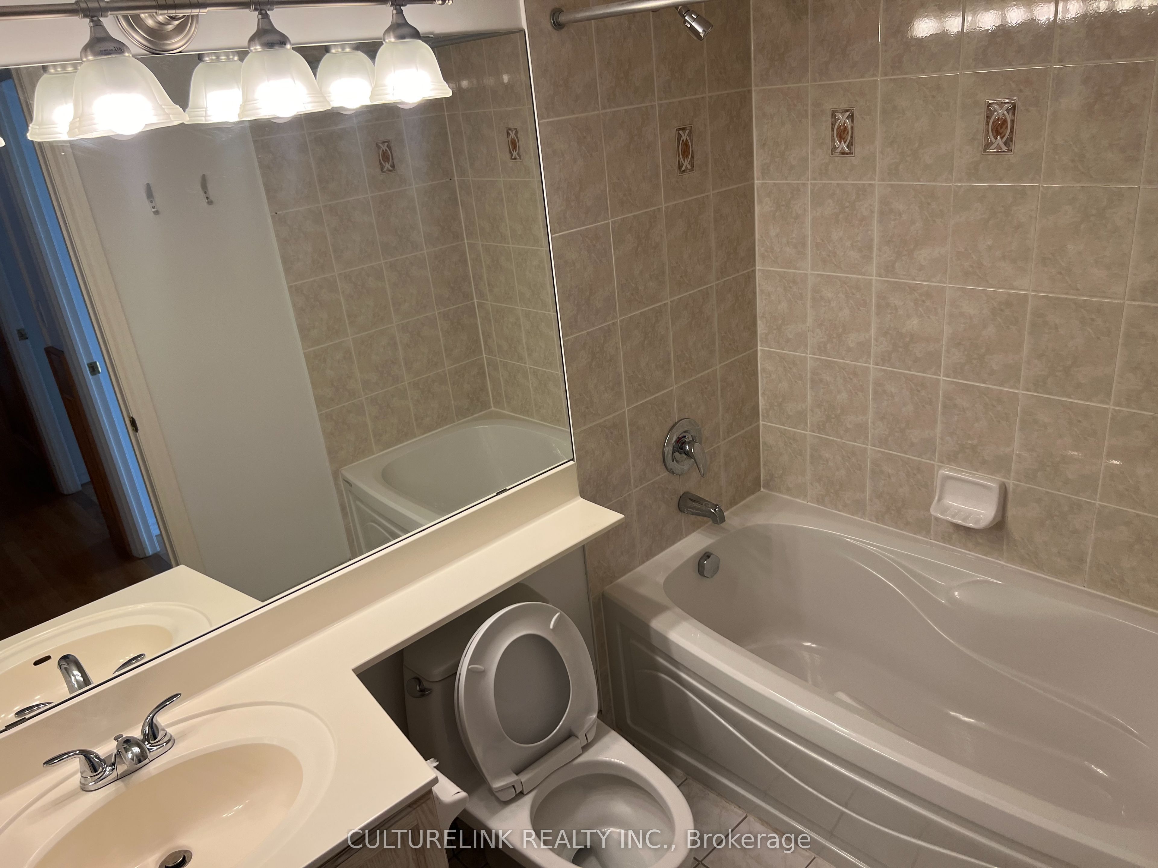 #2116 - 18 Sommerset Way Property Photo 14