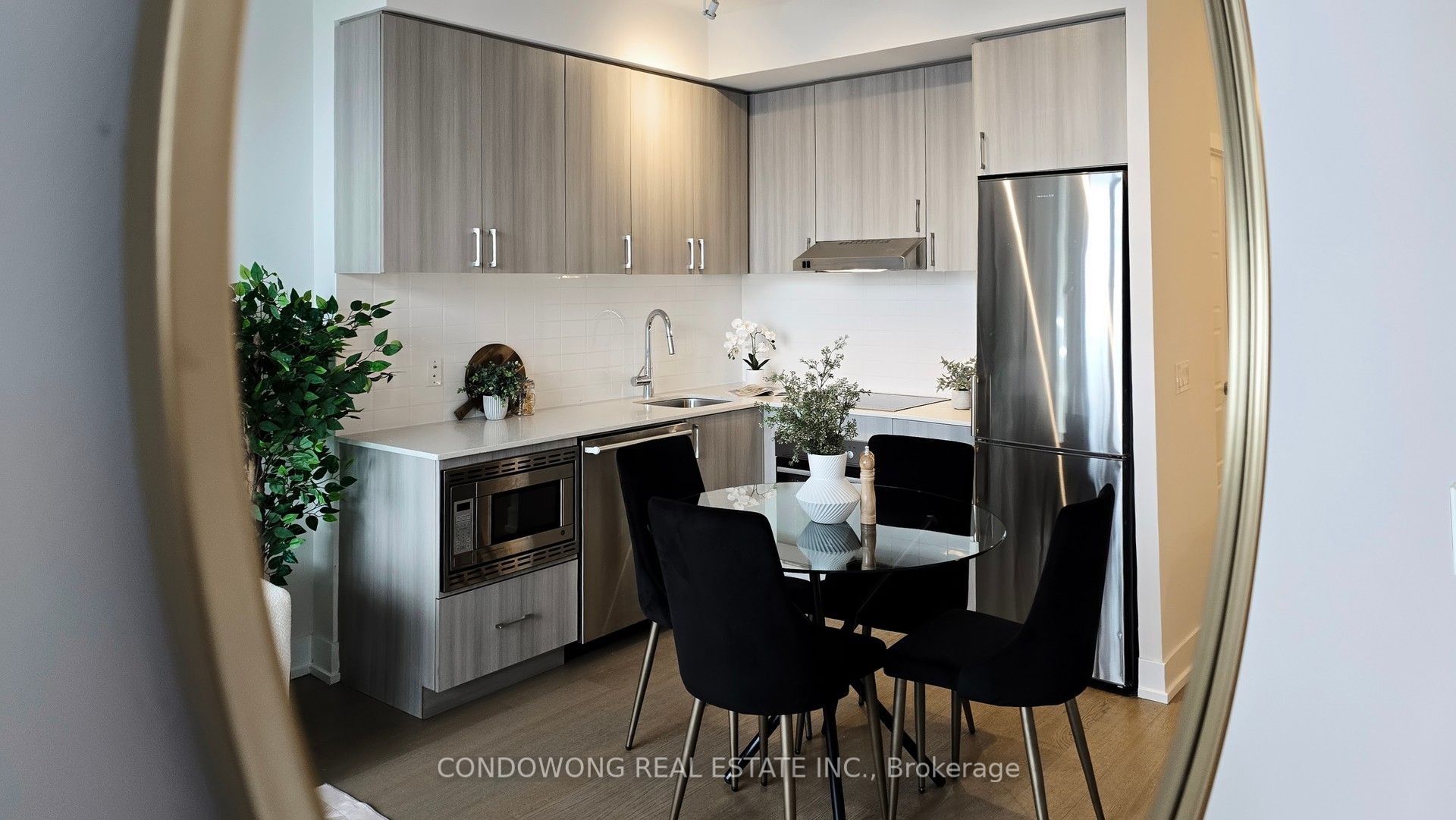 #904 - 7 Kenaston Gardens Property Photo 4