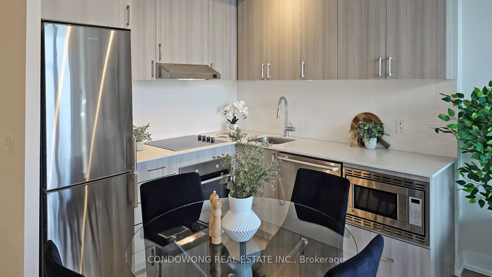 #904 - 7 Kenaston Gardens Property Photo 8