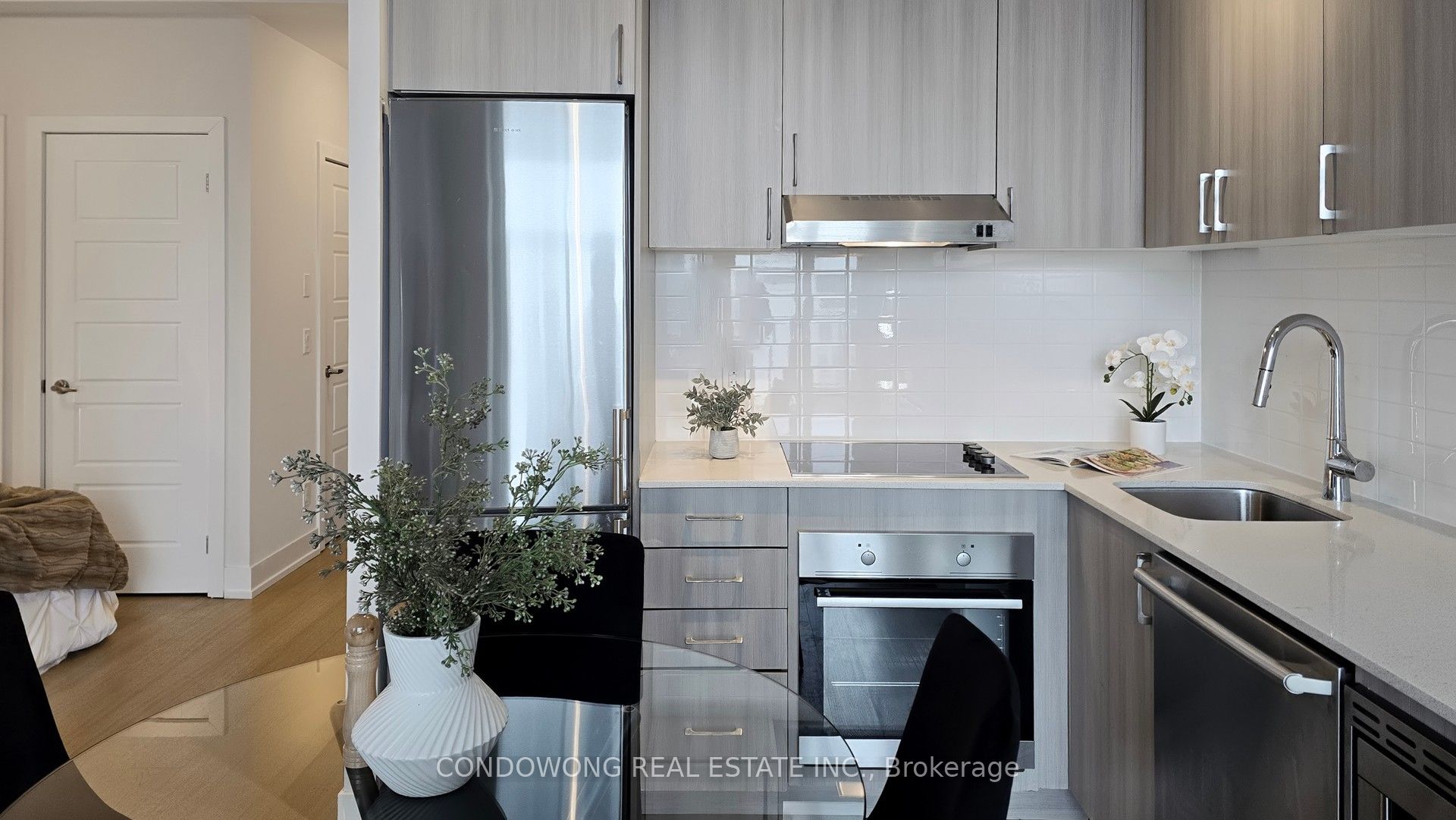 #904 - 7 Kenaston Gardens Property Photo 9