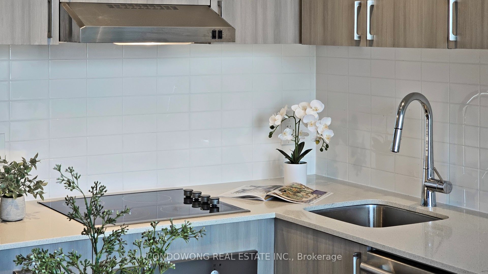 #904 - 7 Kenaston Gardens Property Photo 10