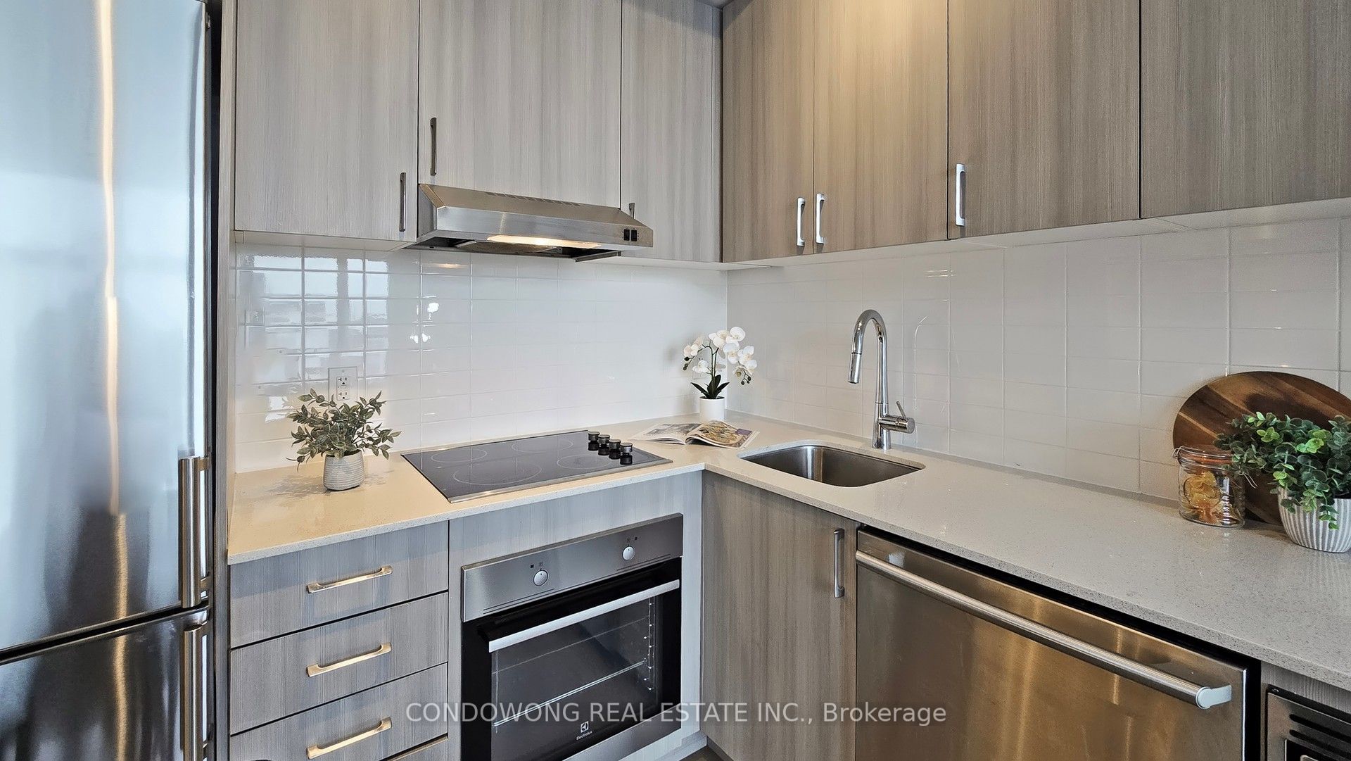 #904 - 7 Kenaston Gardens Property Photo 11