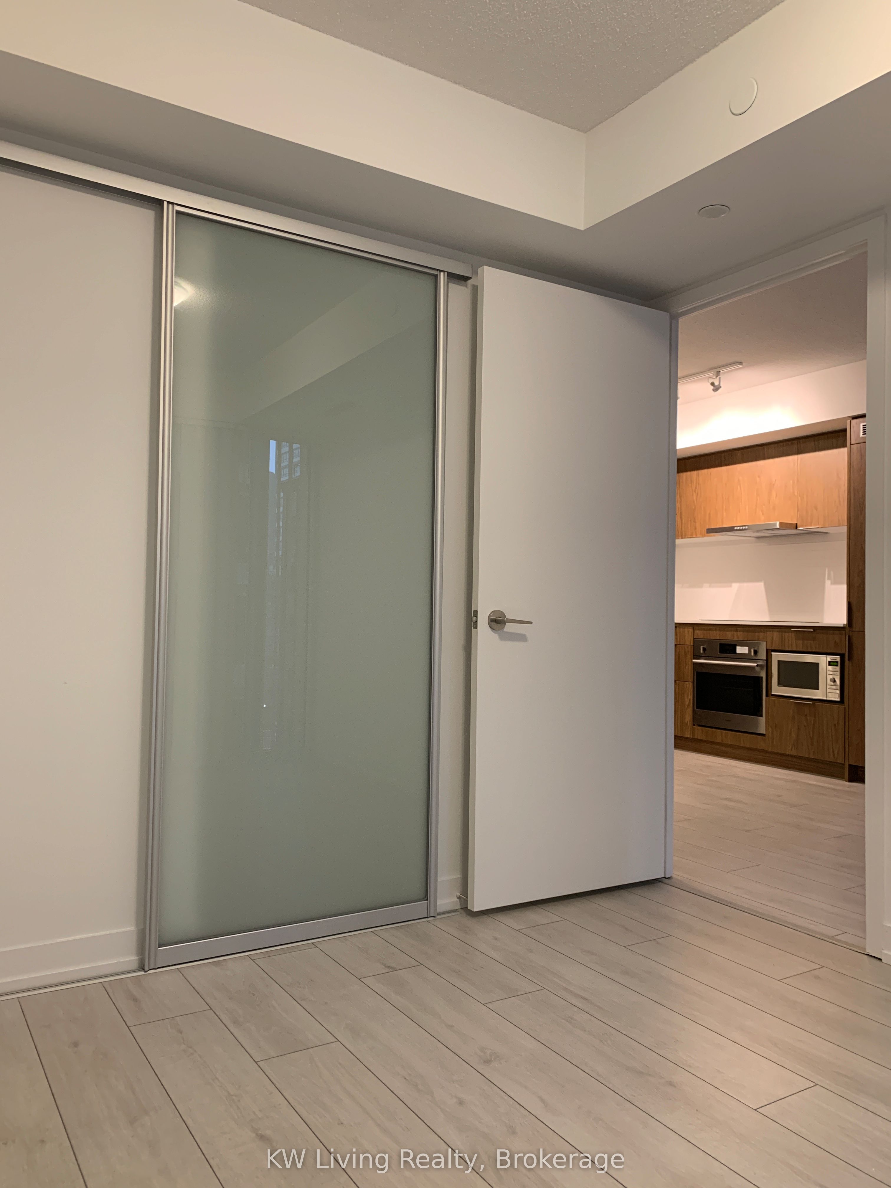 #701 - 60 Shuter Street Property Photo 6
