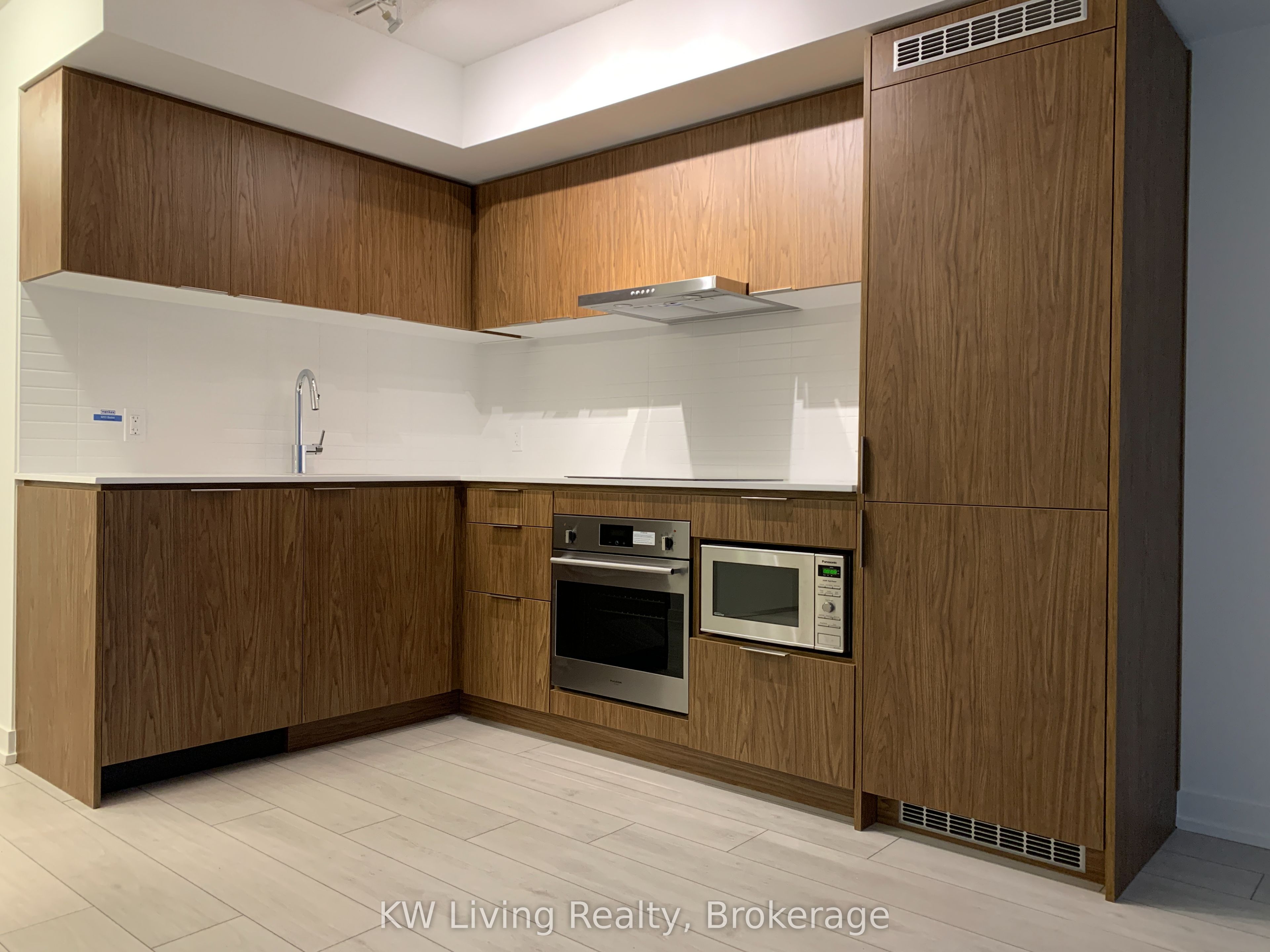 #701 - 60 Shuter Street Property Photo 8