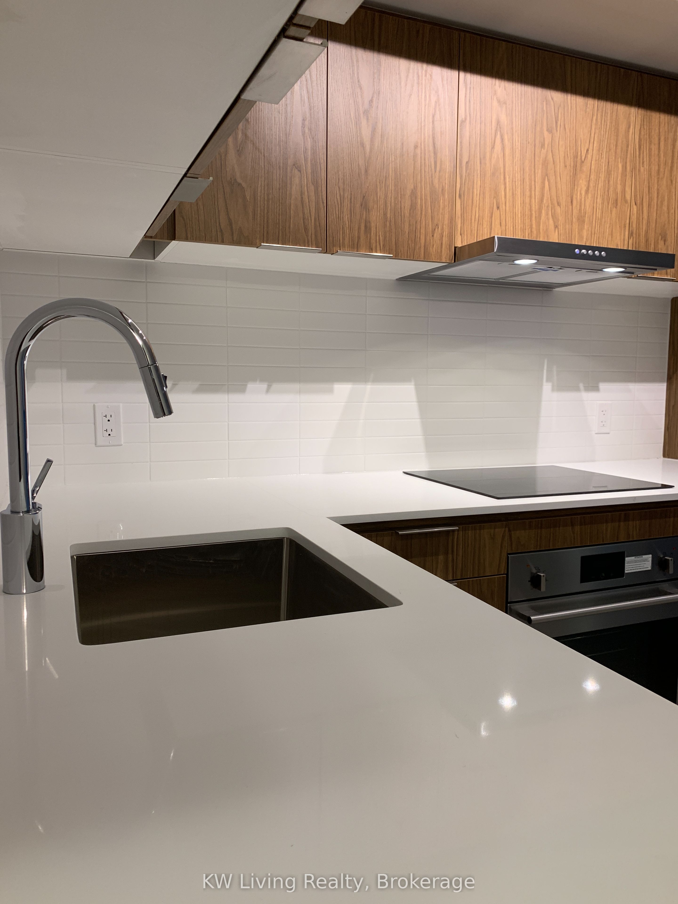 #701 - 60 Shuter Street Property Photo 13