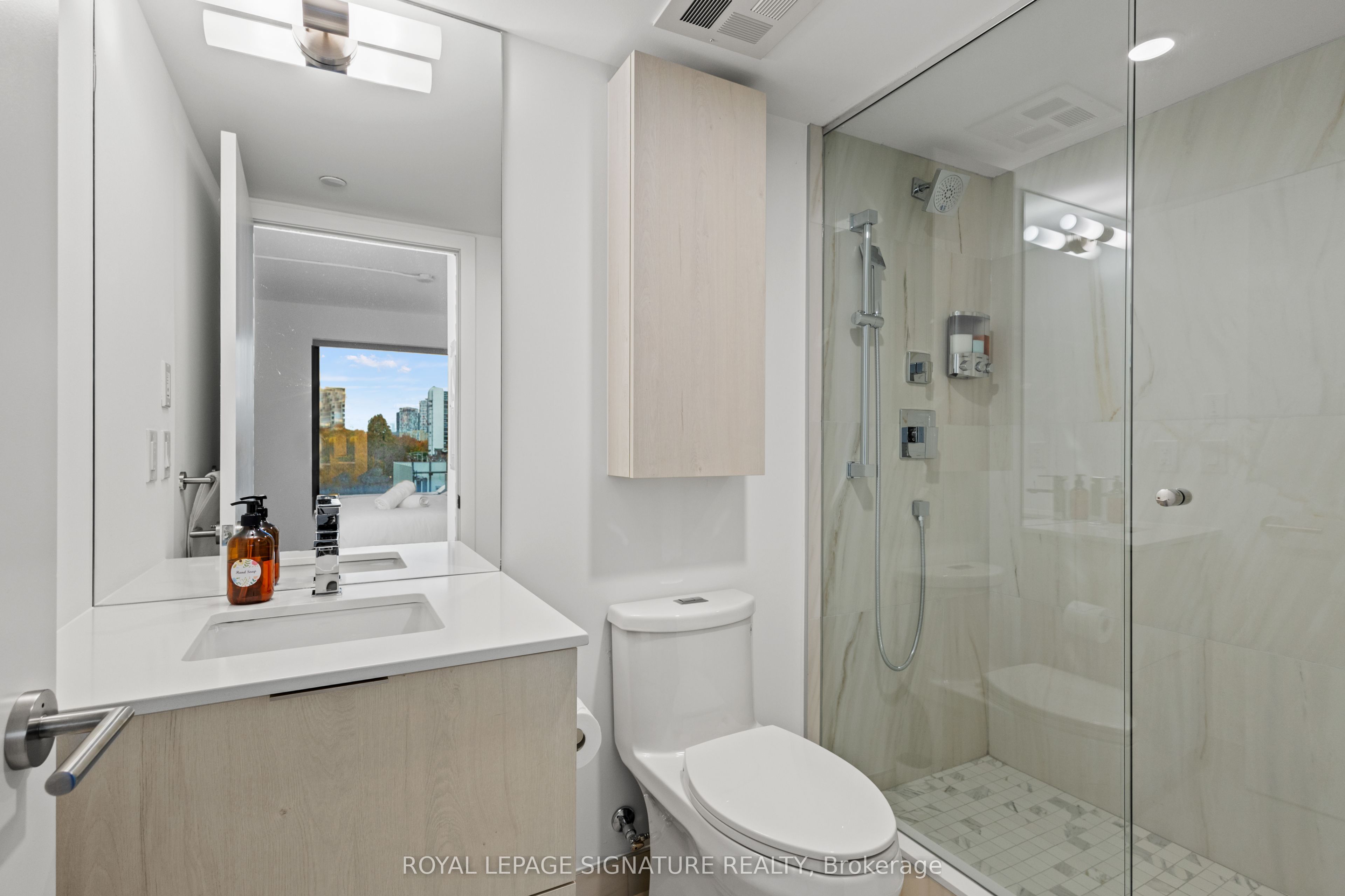 #405 - 47 Mutual St Street Property Photo 9
