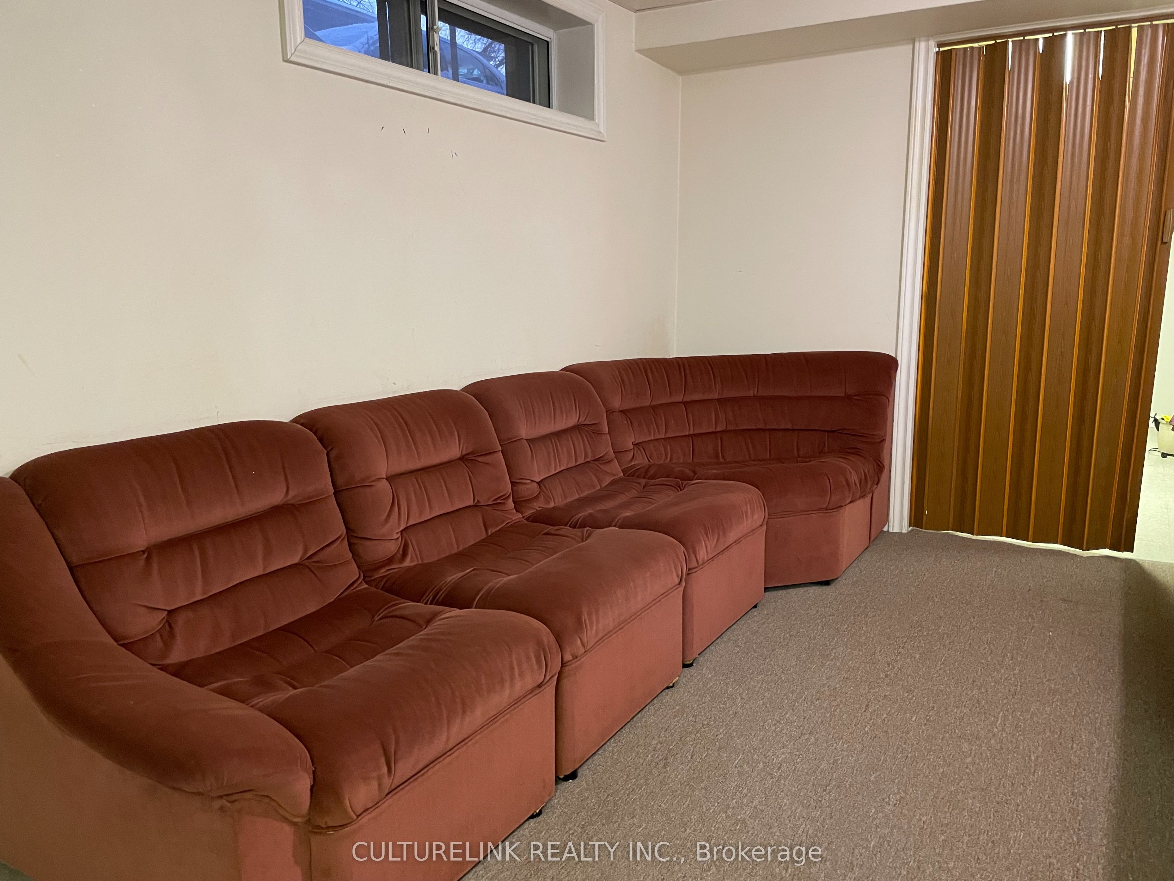 #1 Bedroom - 7 Millgate Crescent Property Photo 2