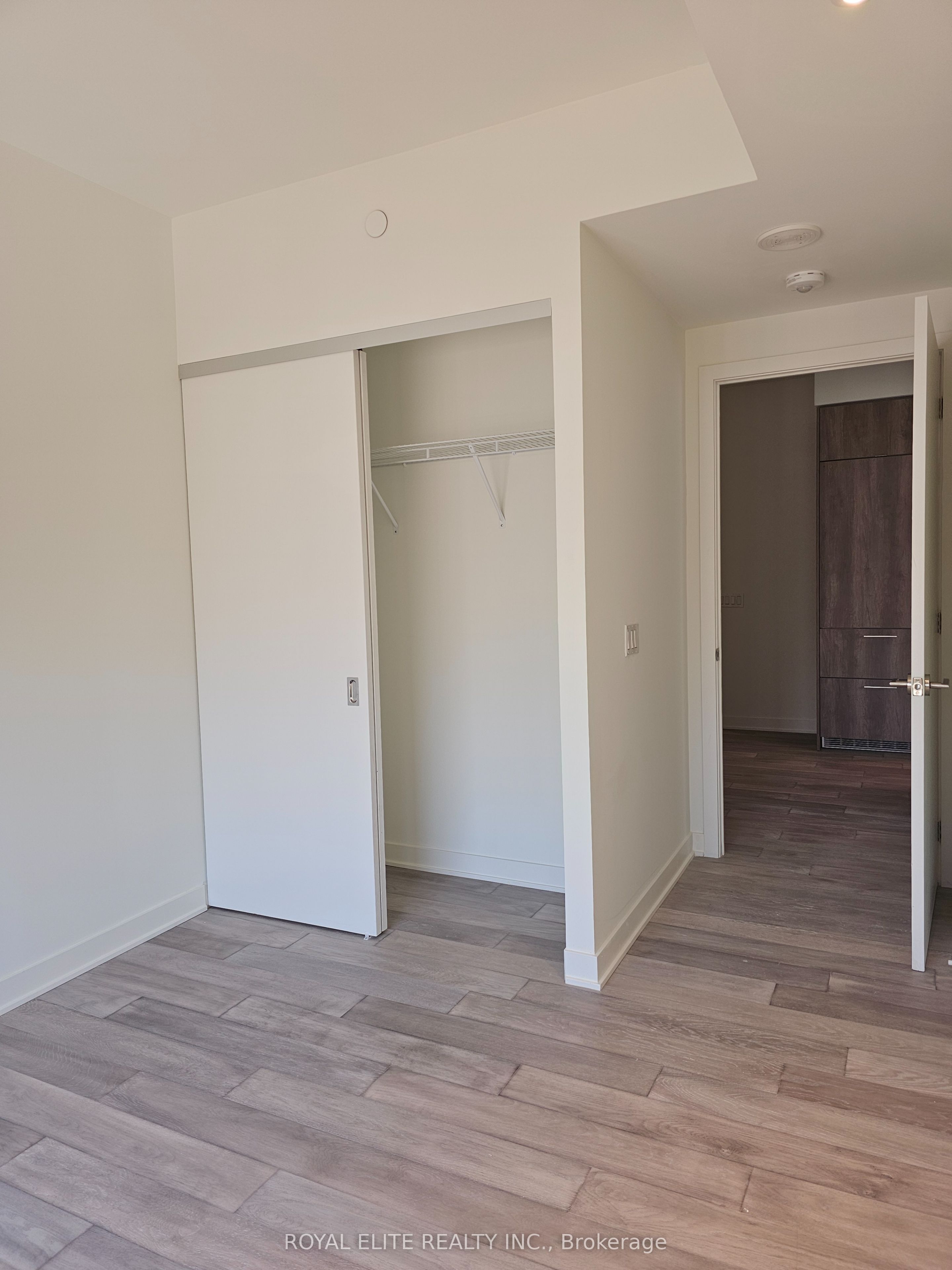 #1212 - 11 Yorkville Avenue Property Photo 9