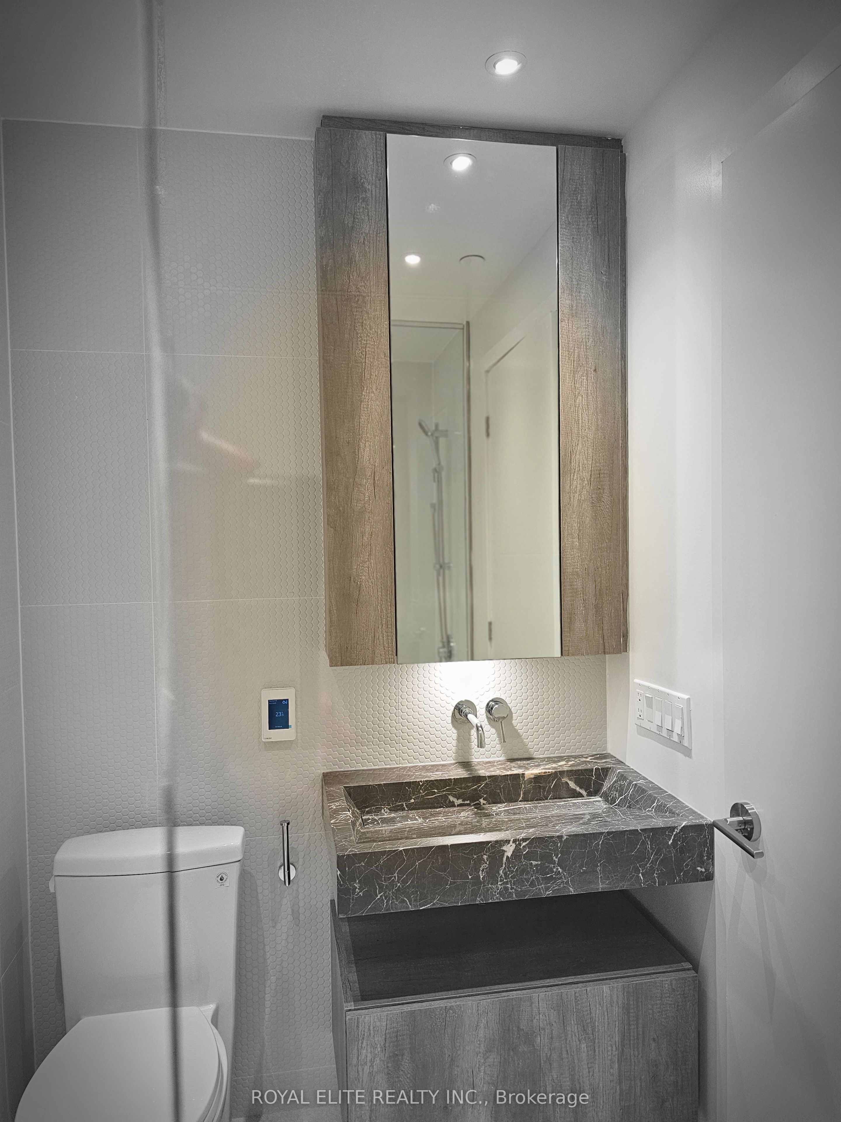 #1212 - 11 Yorkville Avenue Property Photo 10