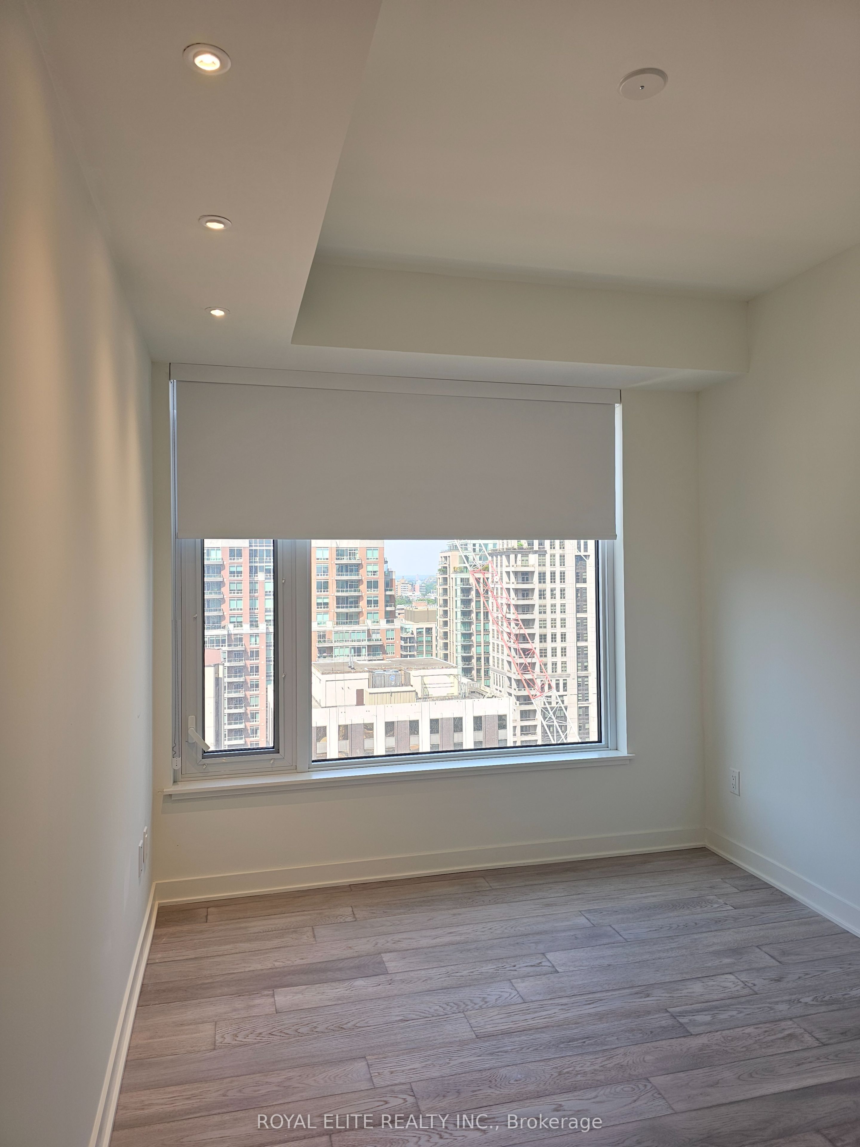 #1212 - 11 Yorkville Avenue Property Photo 12