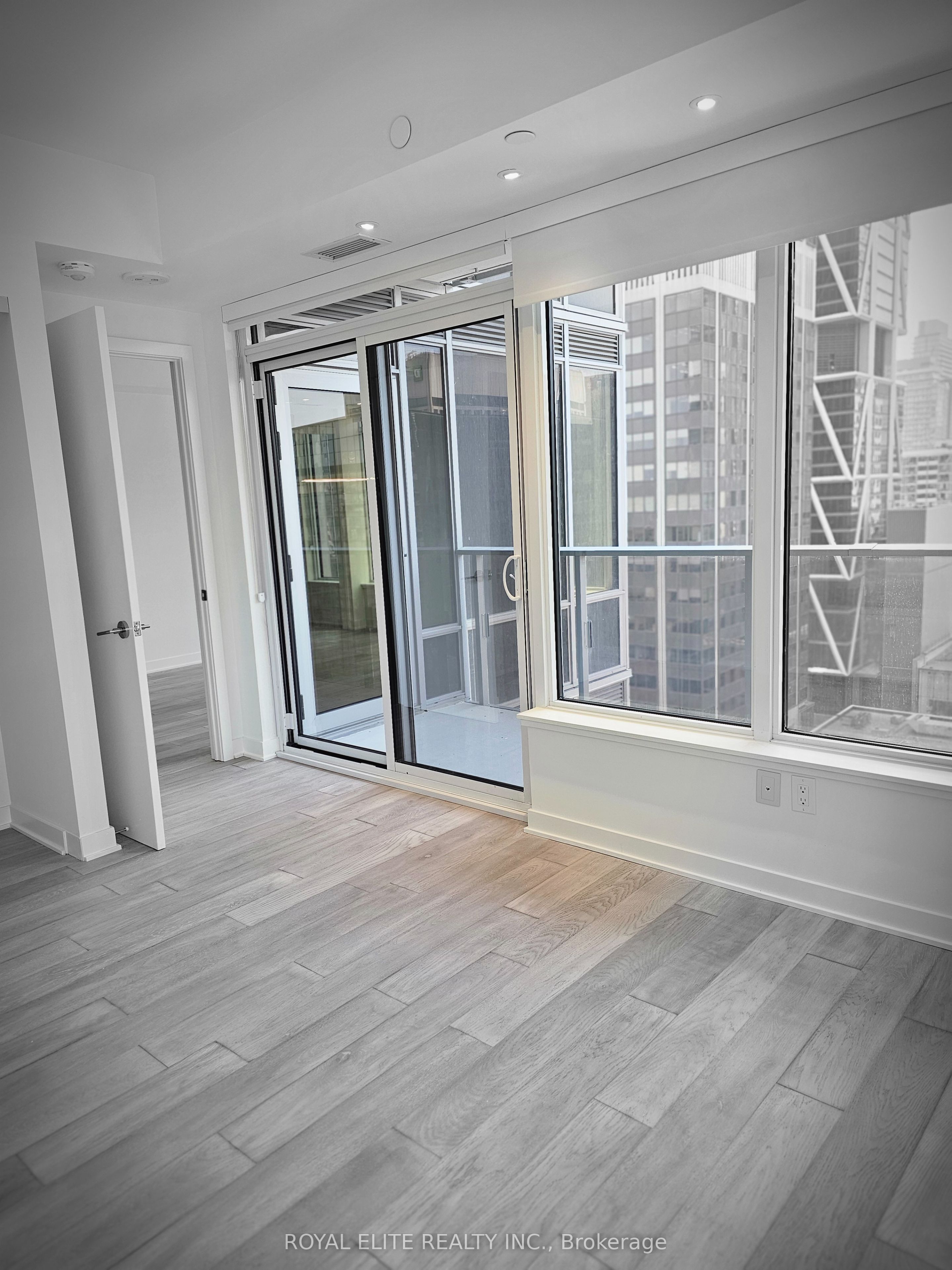 #1212 - 11 Yorkville Avenue Property Photo 13