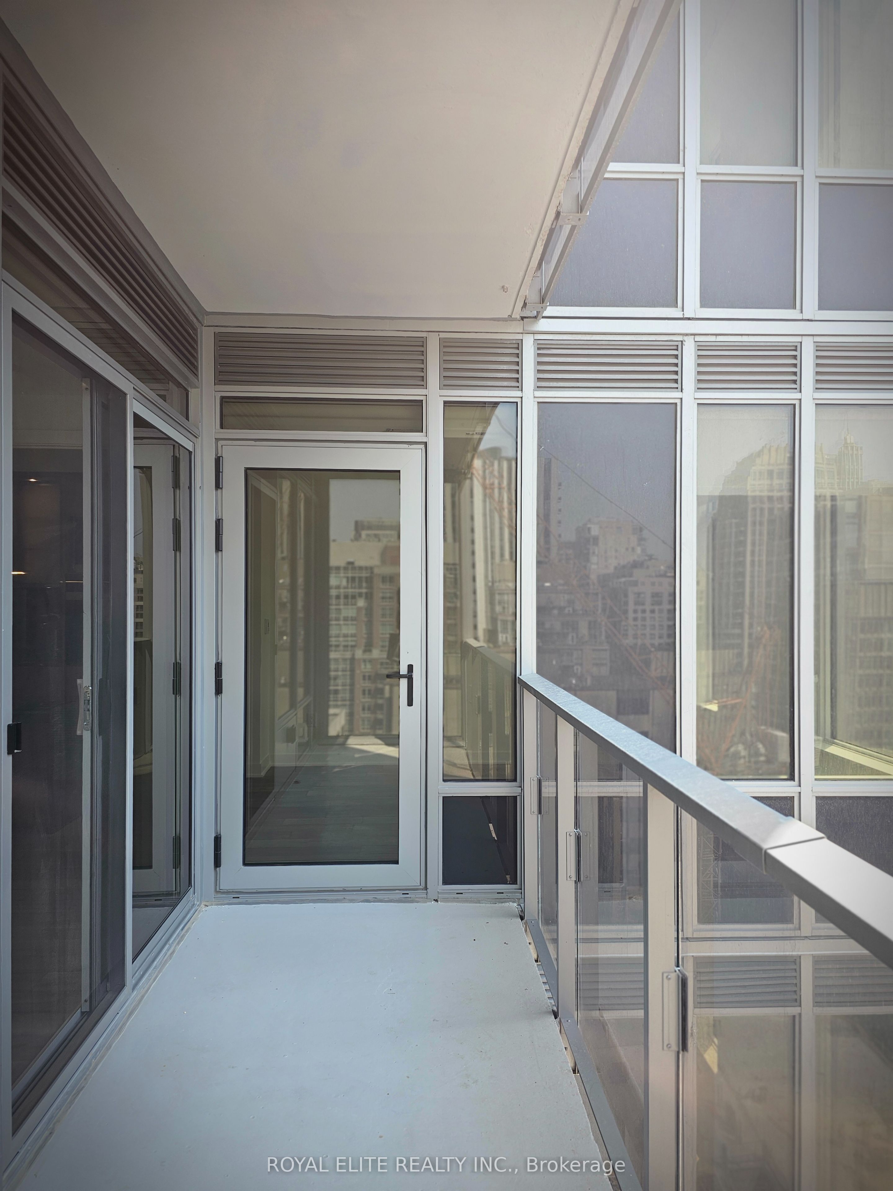 #1212 - 11 Yorkville Avenue Property Photo 14