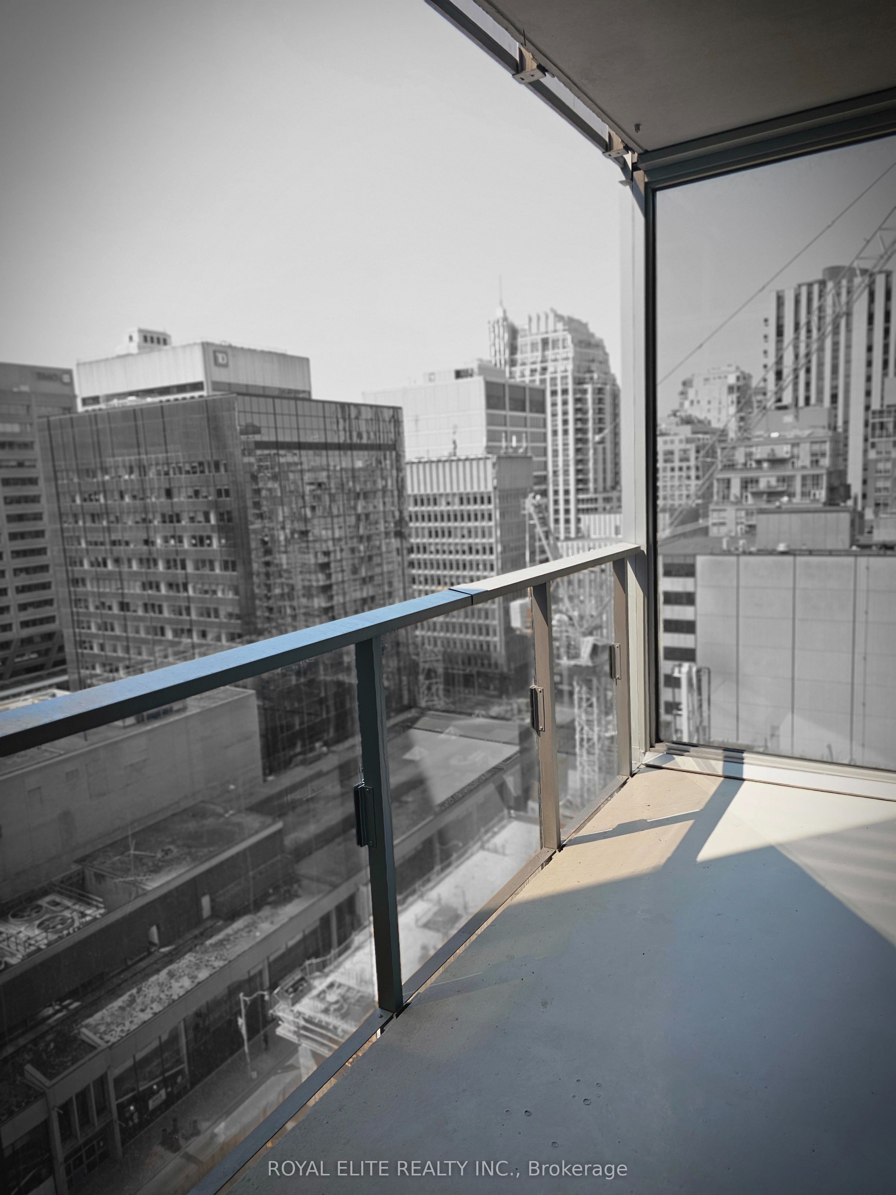#1212 - 11 Yorkville Avenue Property Photo 15