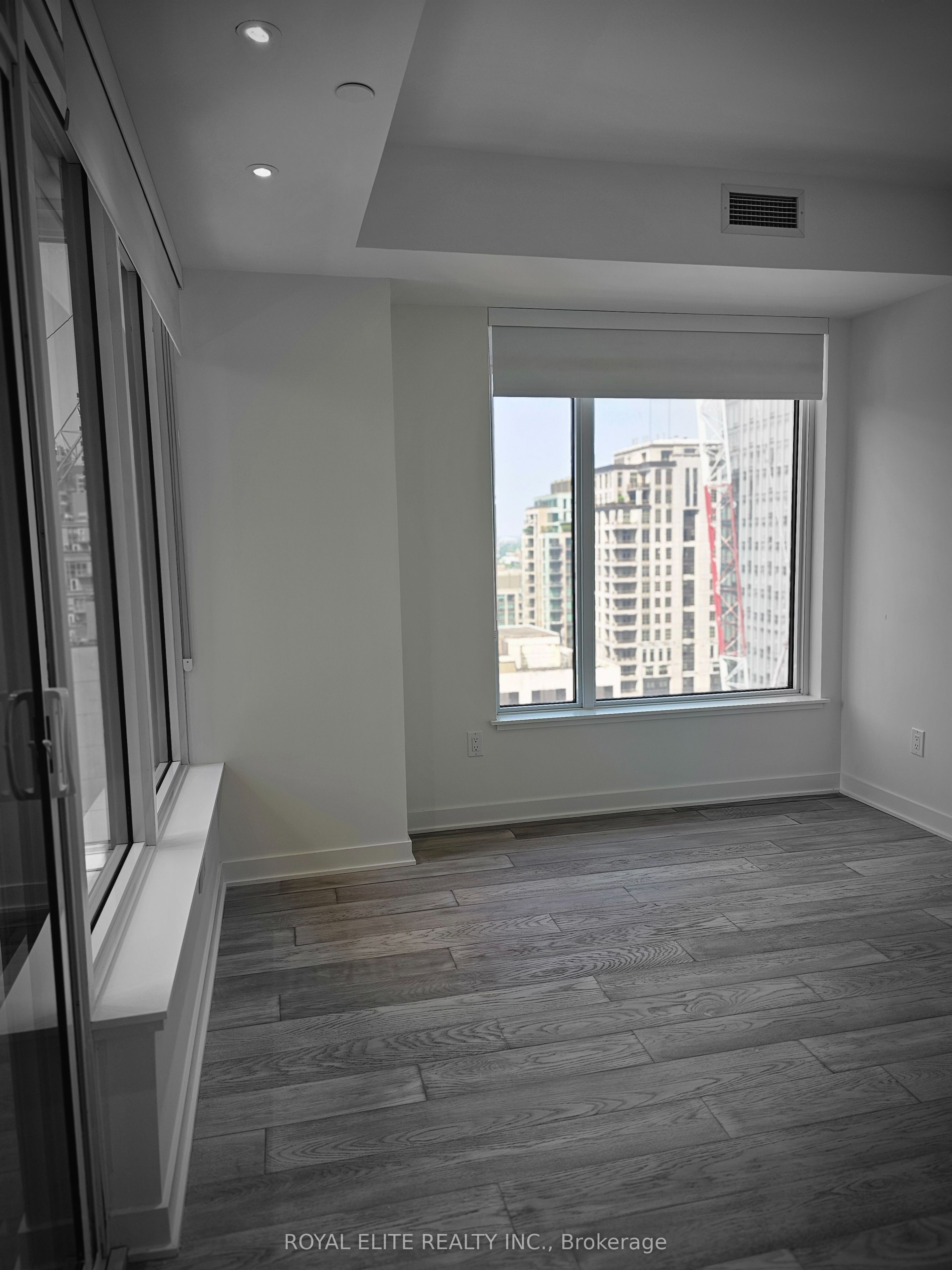 #1212 - 11 Yorkville Avenue Property Photo 16