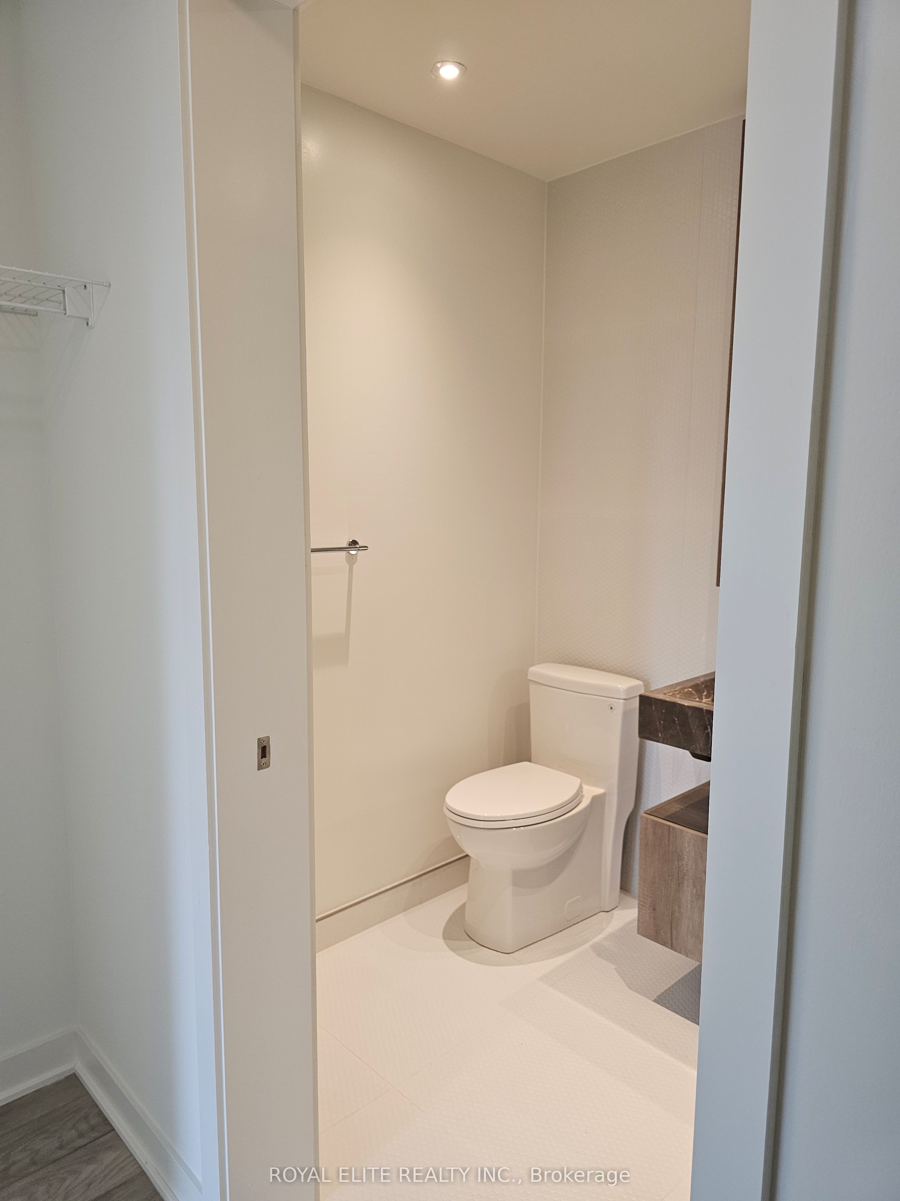 #1212 - 11 Yorkville Avenue Property Photo 20