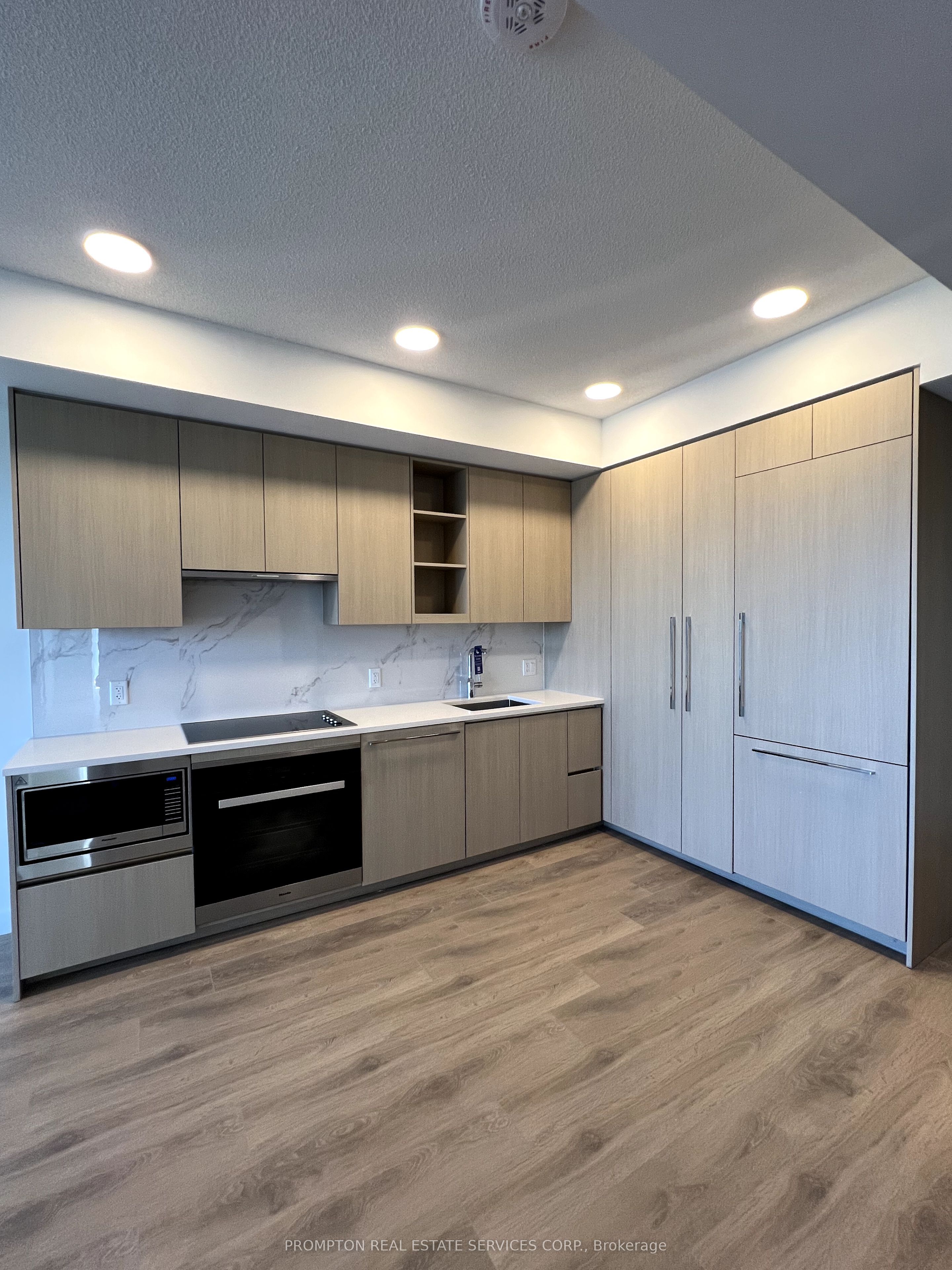 #2007 - 25 Mcmahon Drive Property Photo 1