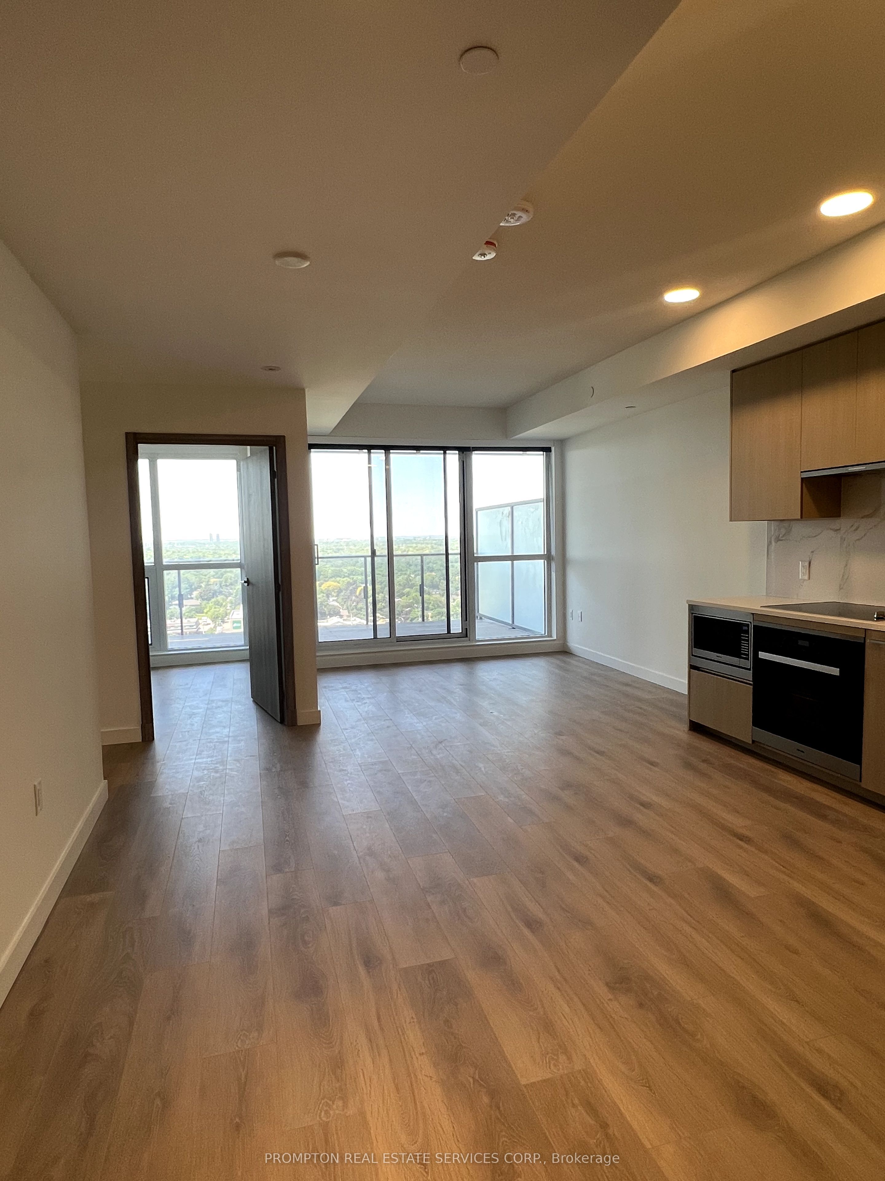 #2007 - 25 Mcmahon Drive Property Photo 2