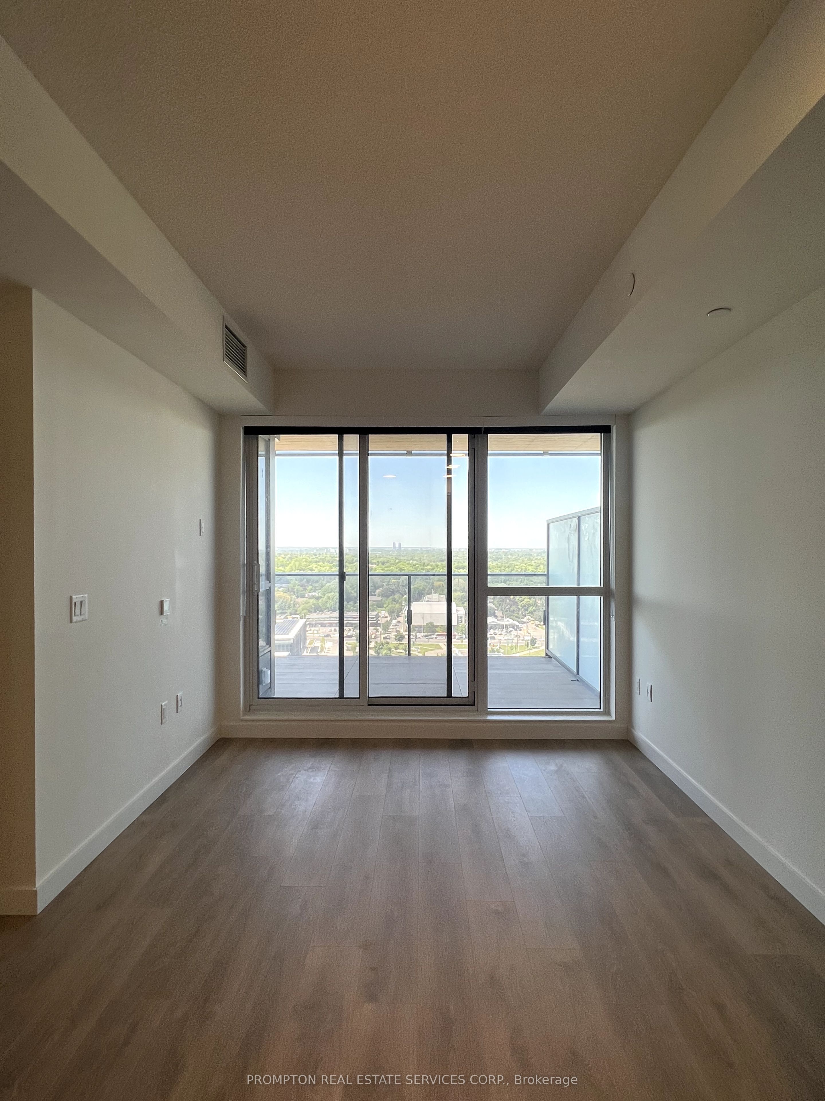 #2007 - 25 Mcmahon Drive Property Photo 5