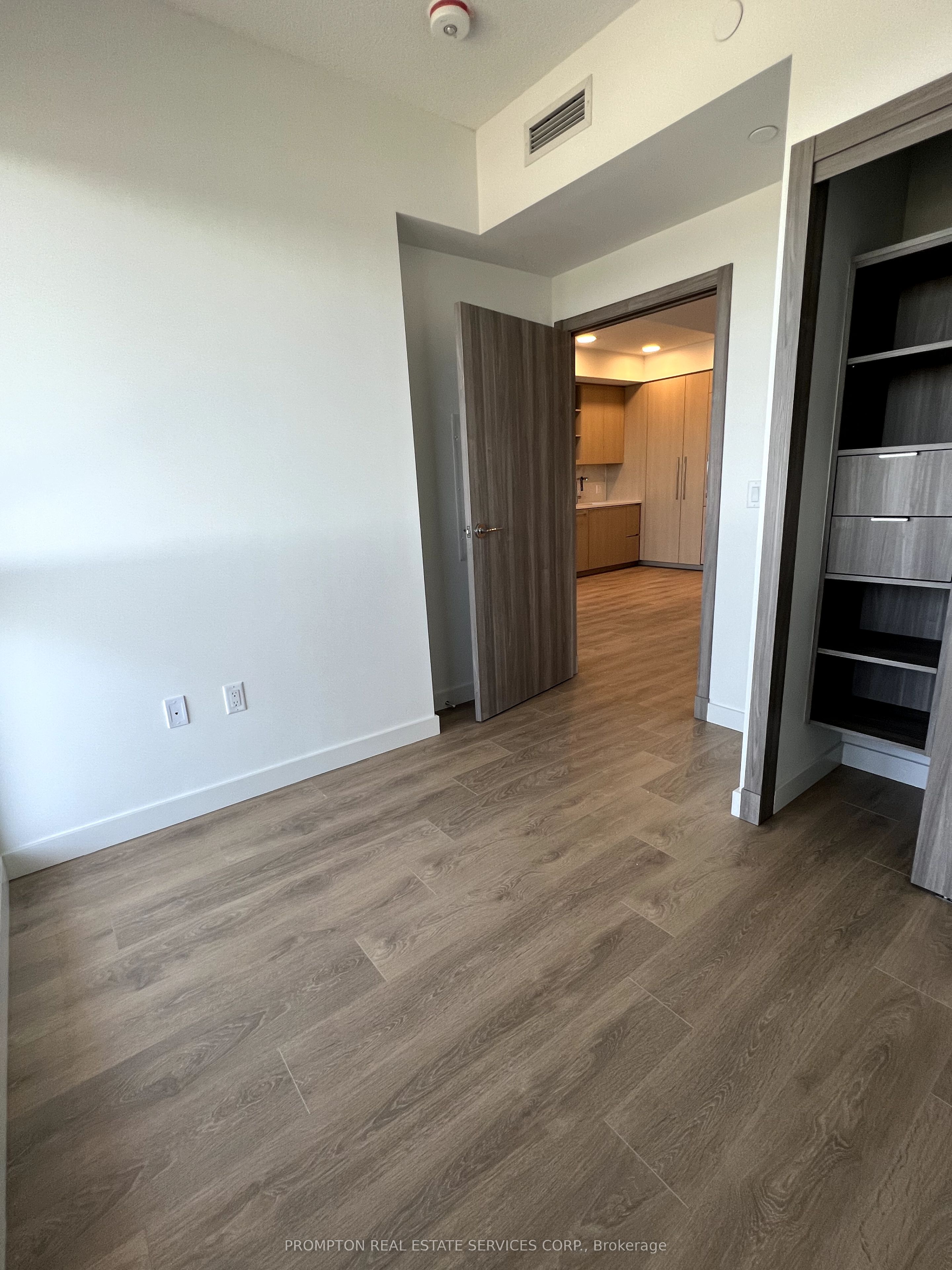 #2007 - 25 Mcmahon Drive Property Photo 6