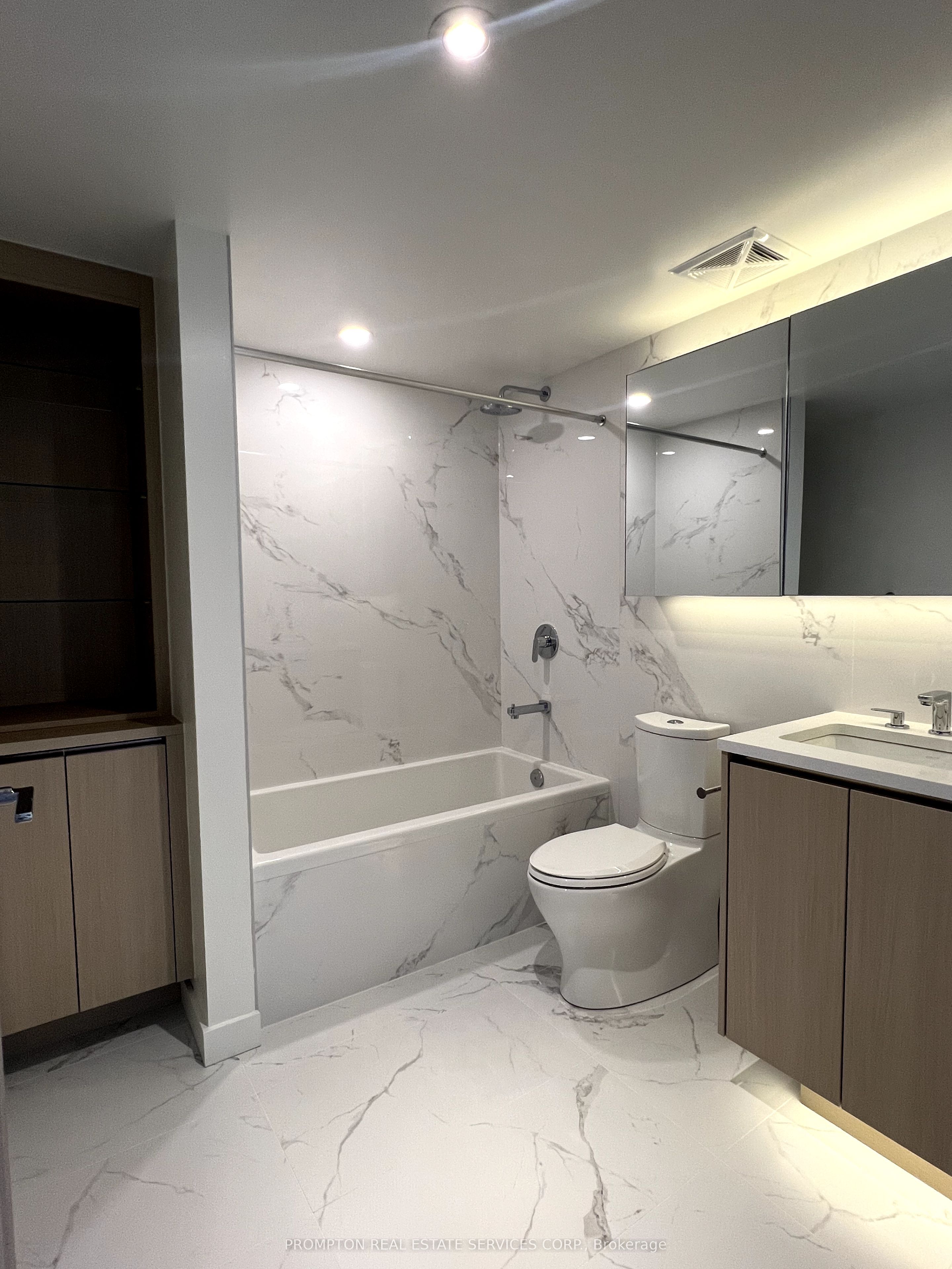 #2007 - 25 Mcmahon Drive Property Photo 7