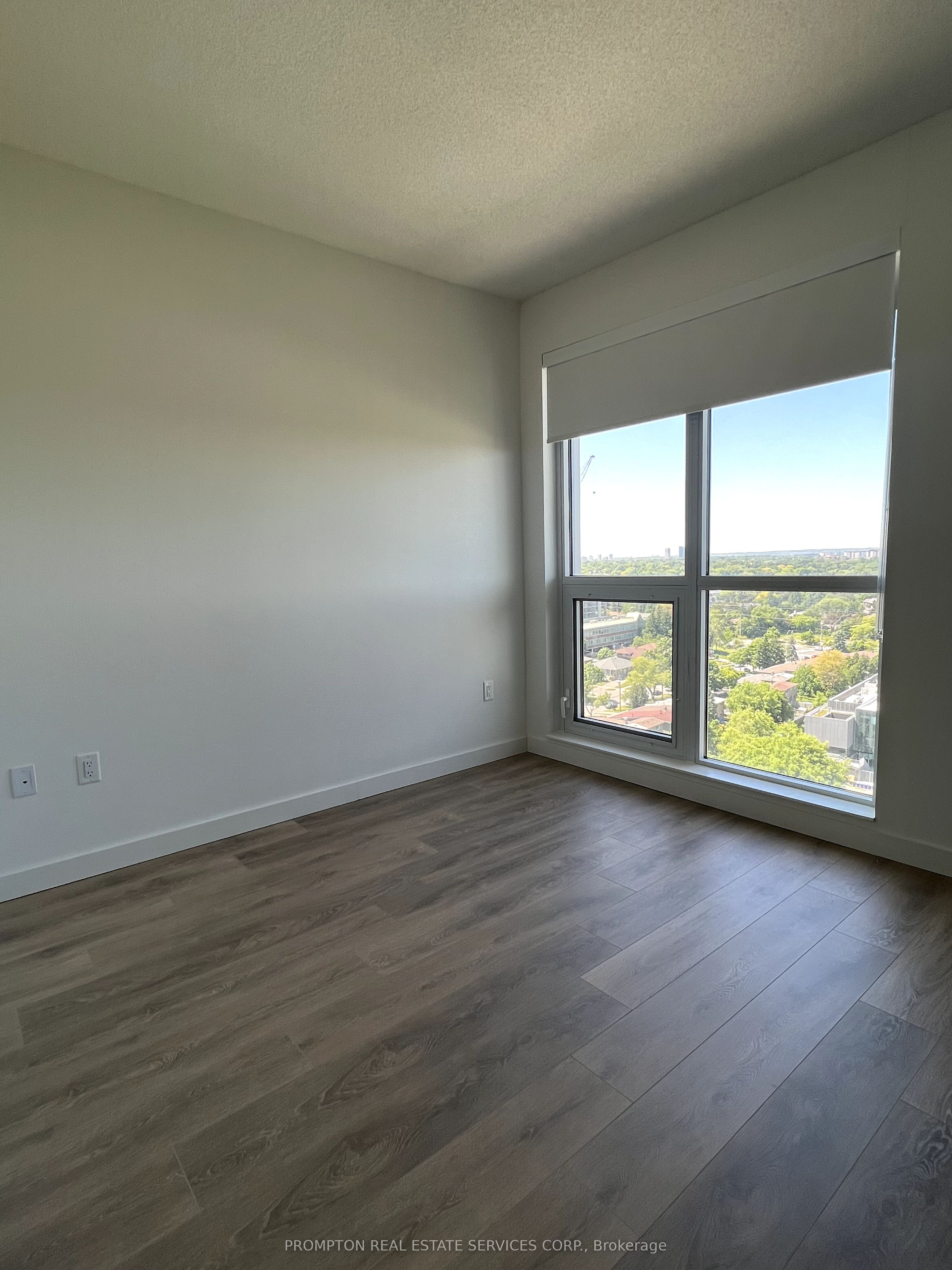 #2007 - 25 Mcmahon Drive Property Photo 8