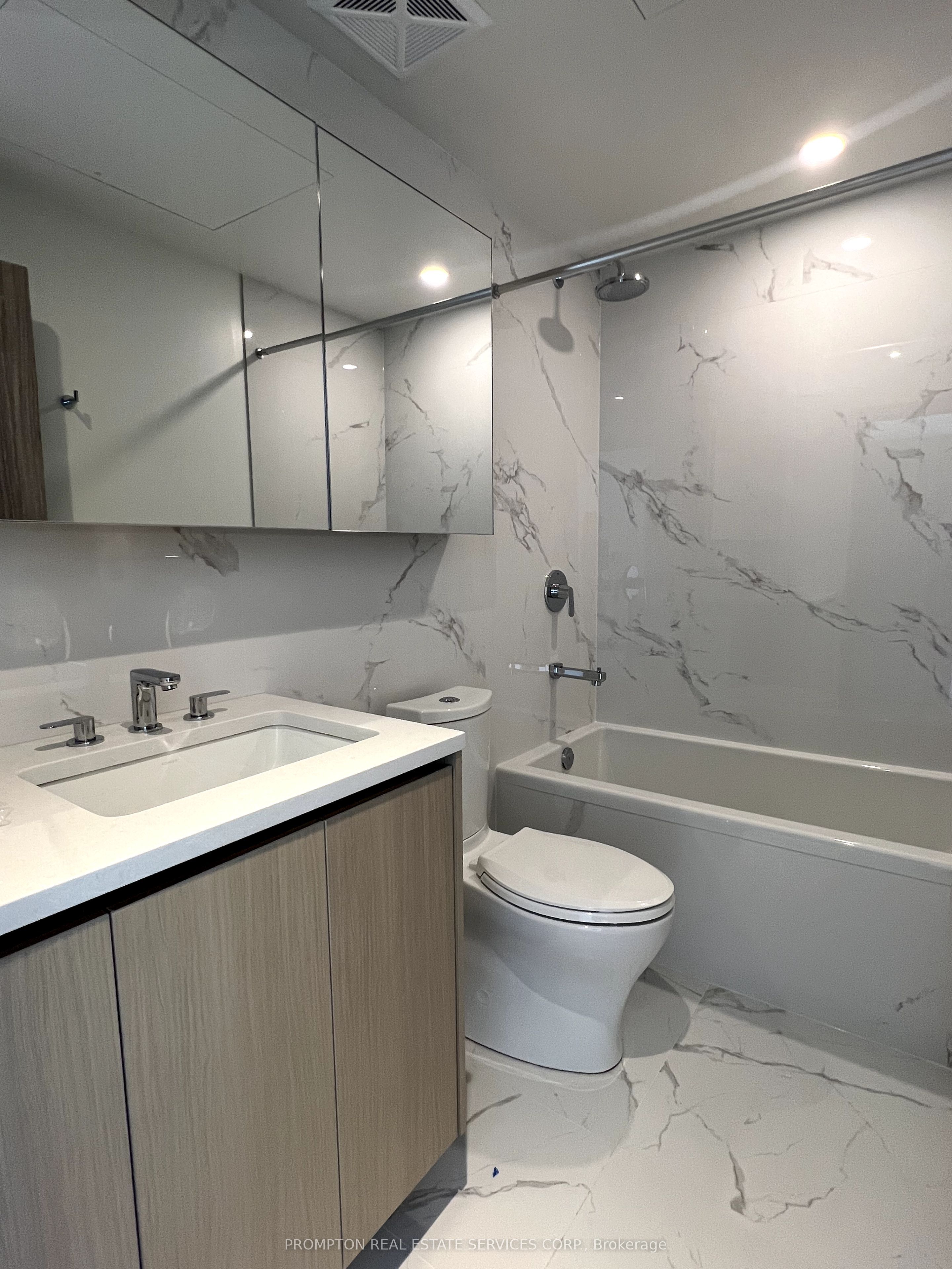 #2007 - 25 Mcmahon Drive Property Photo 9