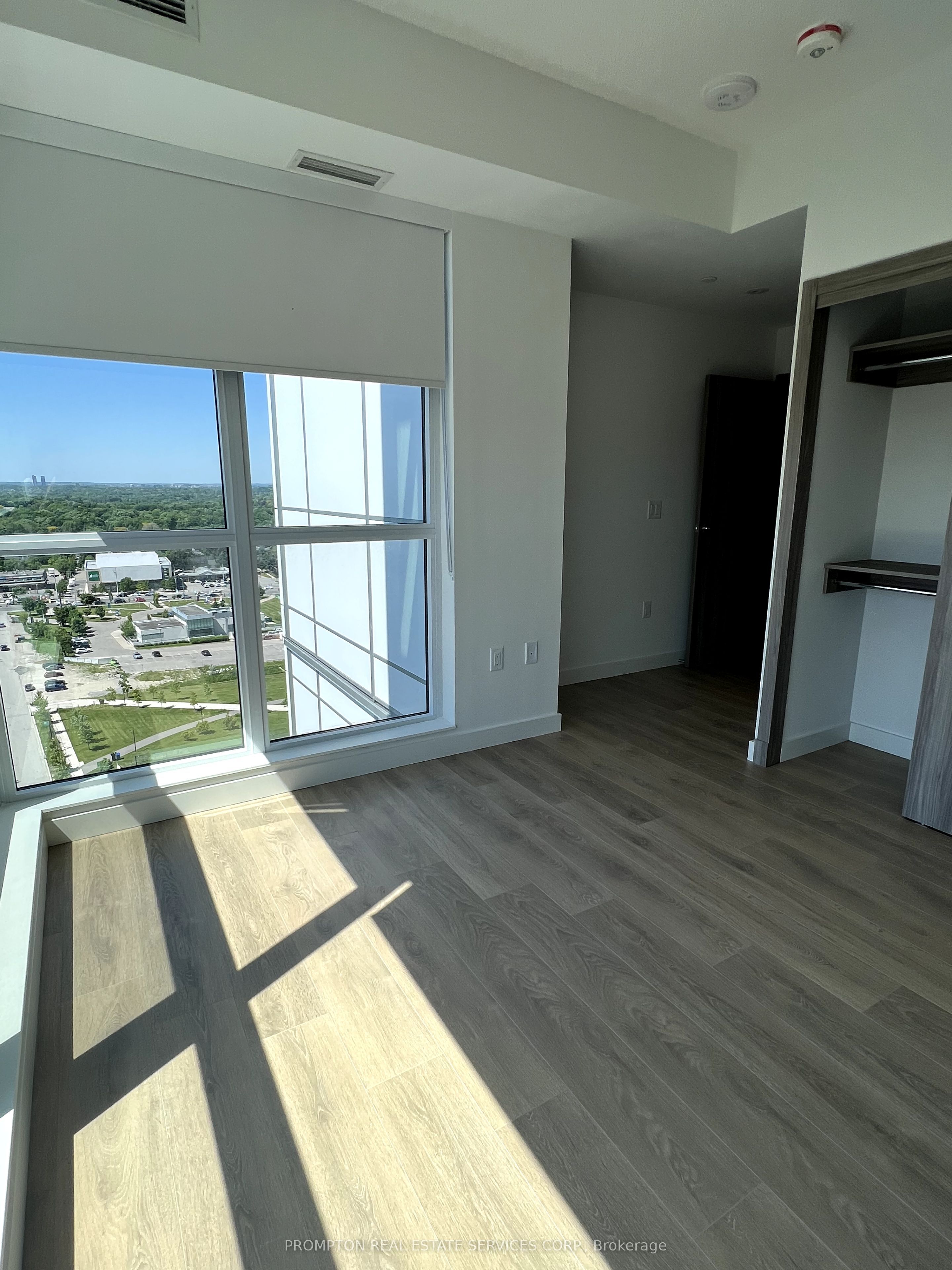 #2007 - 25 Mcmahon Drive Property Photo 11