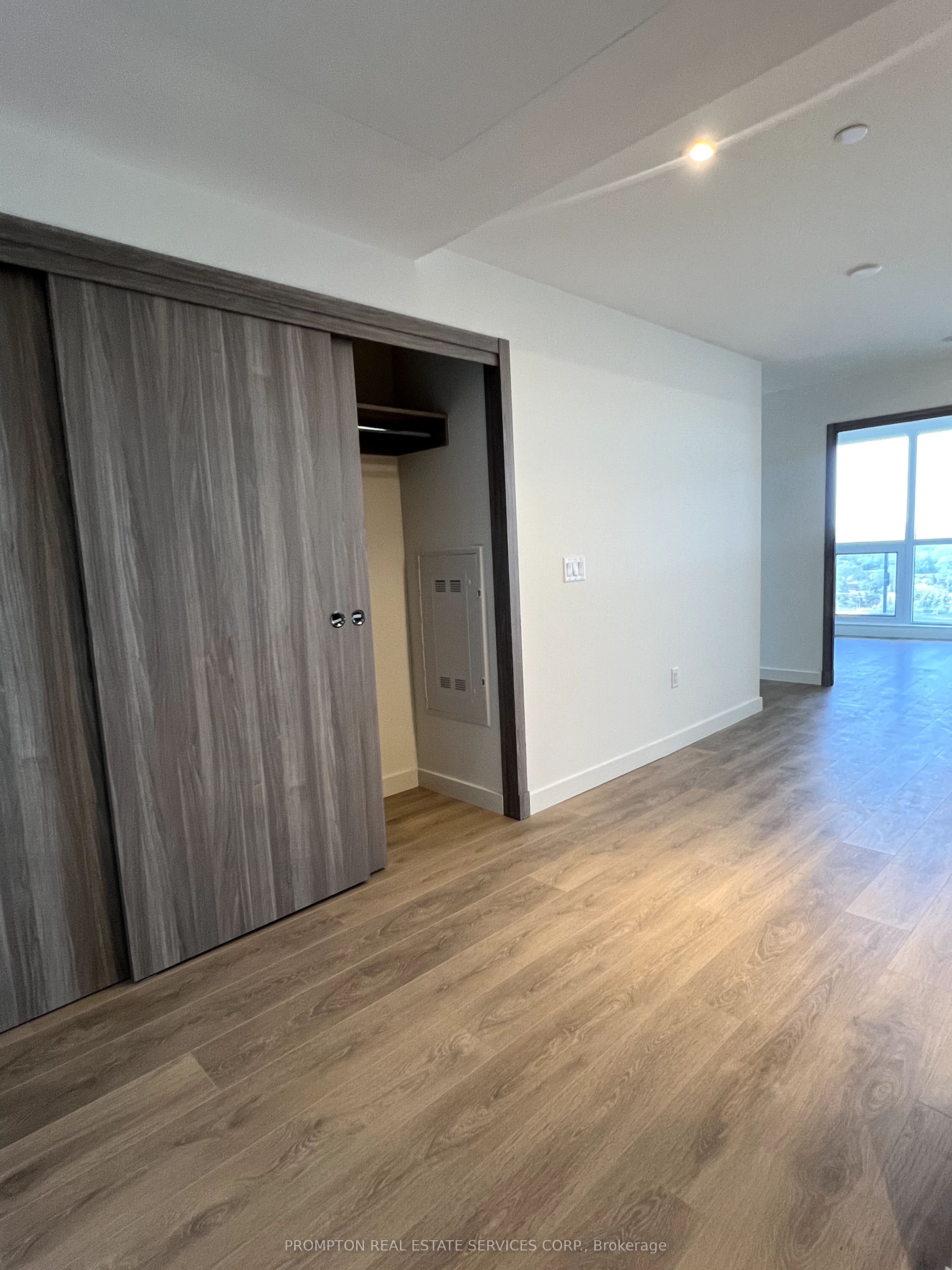#2007 - 25 Mcmahon Drive Property Photo 12