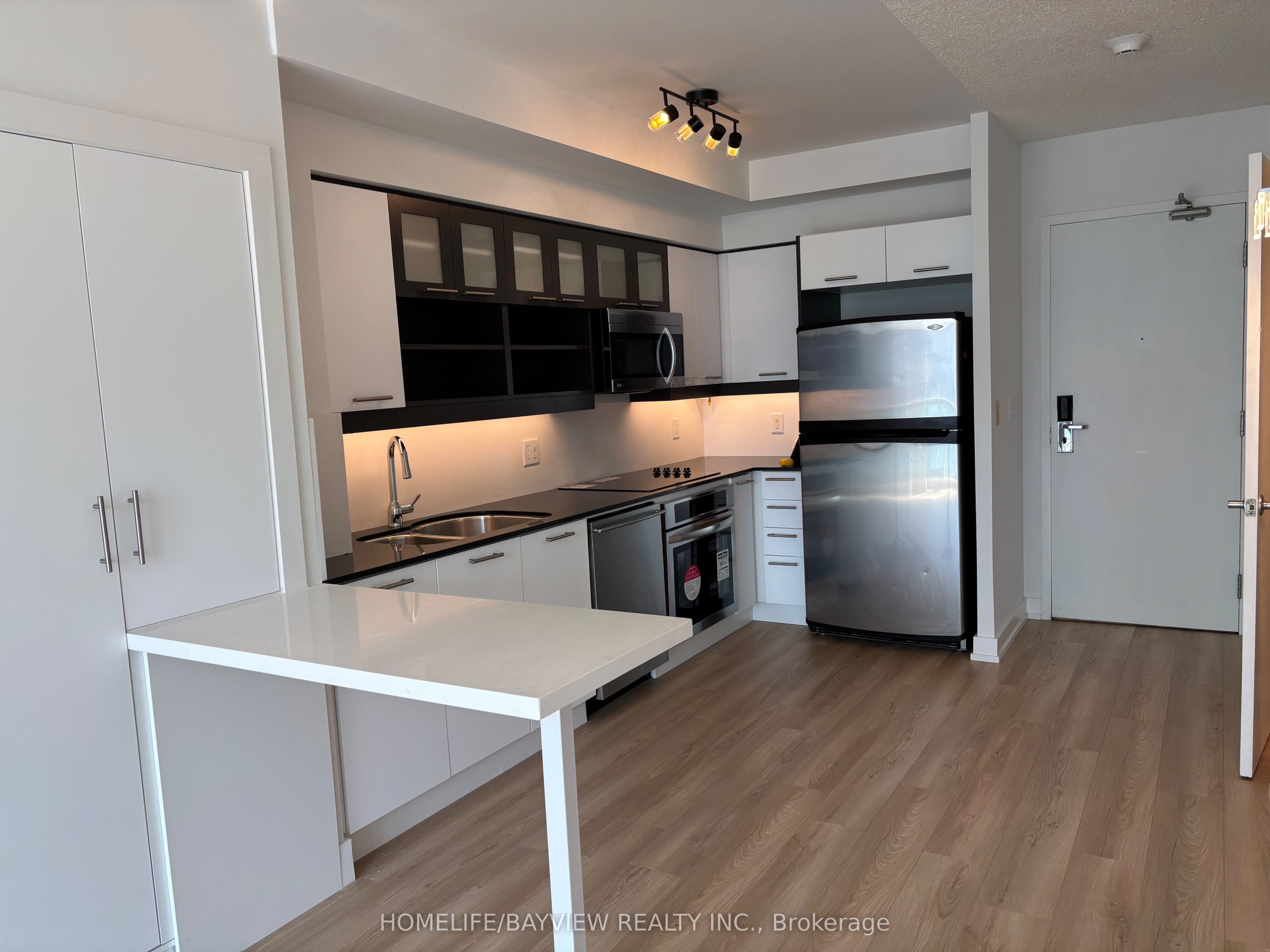 #1114 - 36 Blue Jays Way Property Photo 2