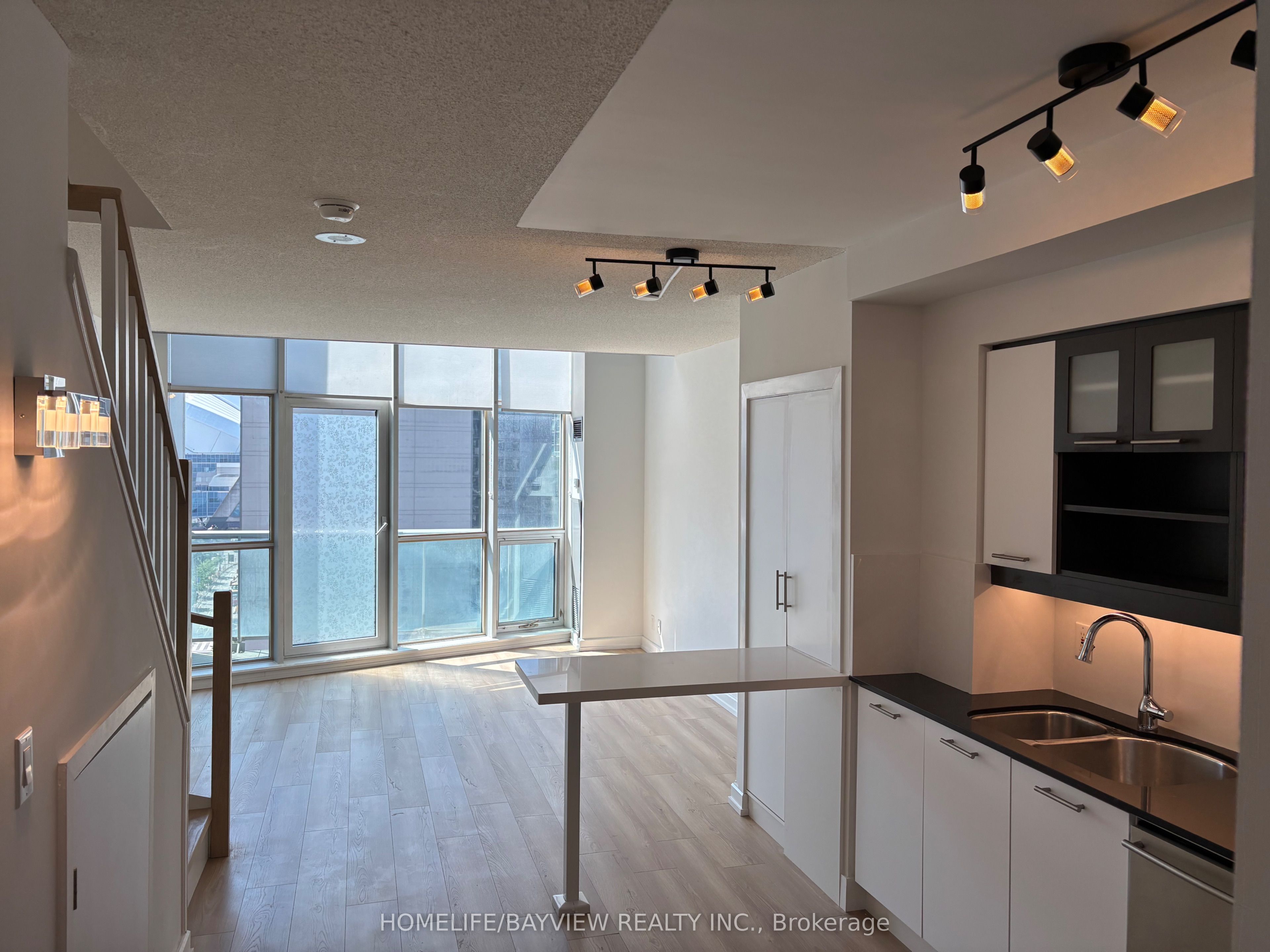 #1114 - 36 Blue Jays Way Property Photo 3