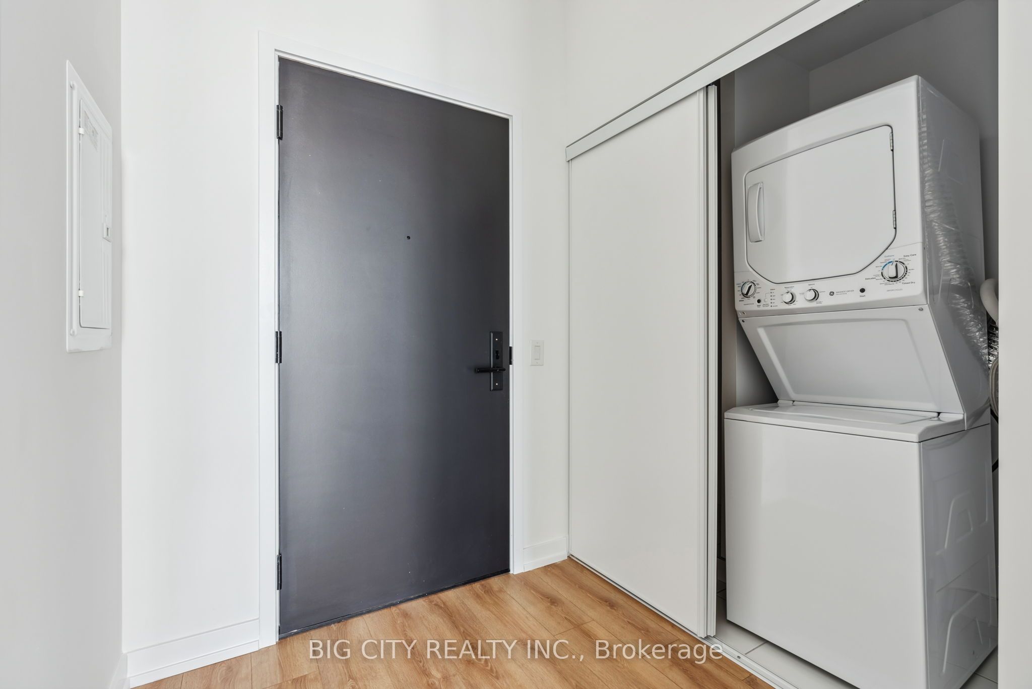 500 Dupont Street 813 Property Photo 6