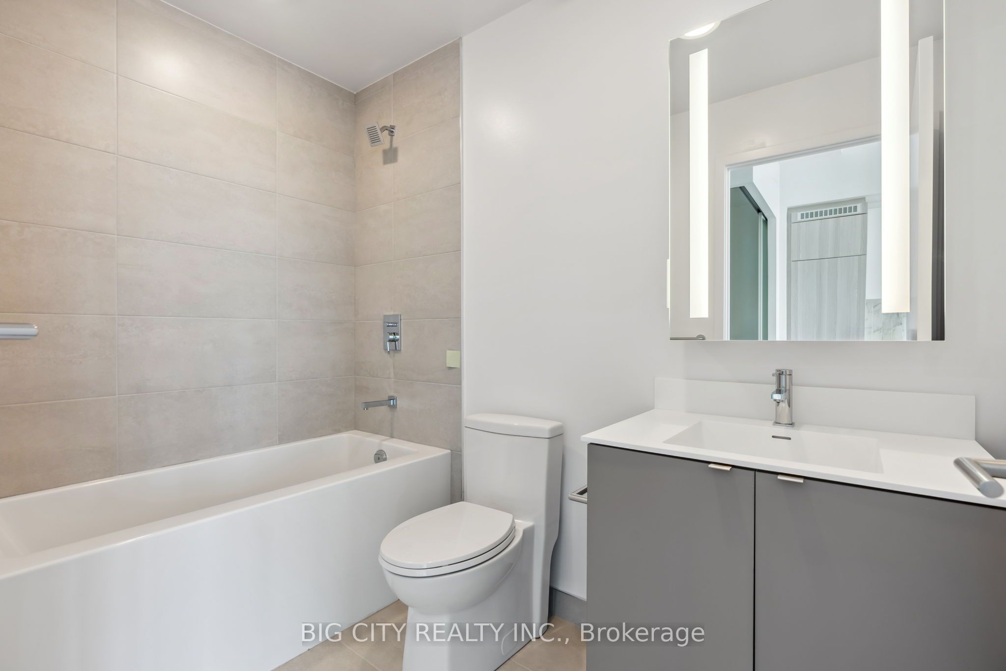 500 Dupont Street 813 Property Photo 23