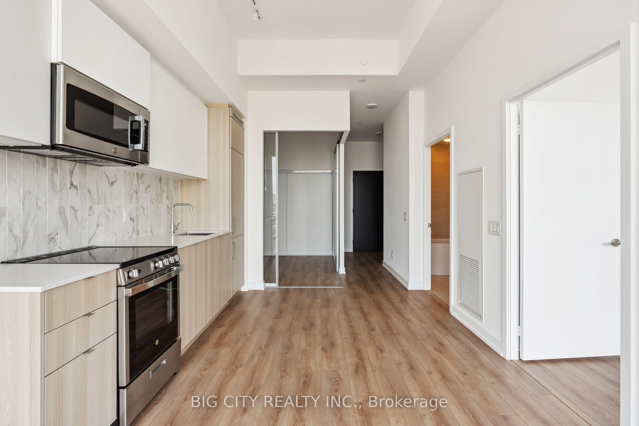 #813 - 500 Dupont Street Property Photo 12