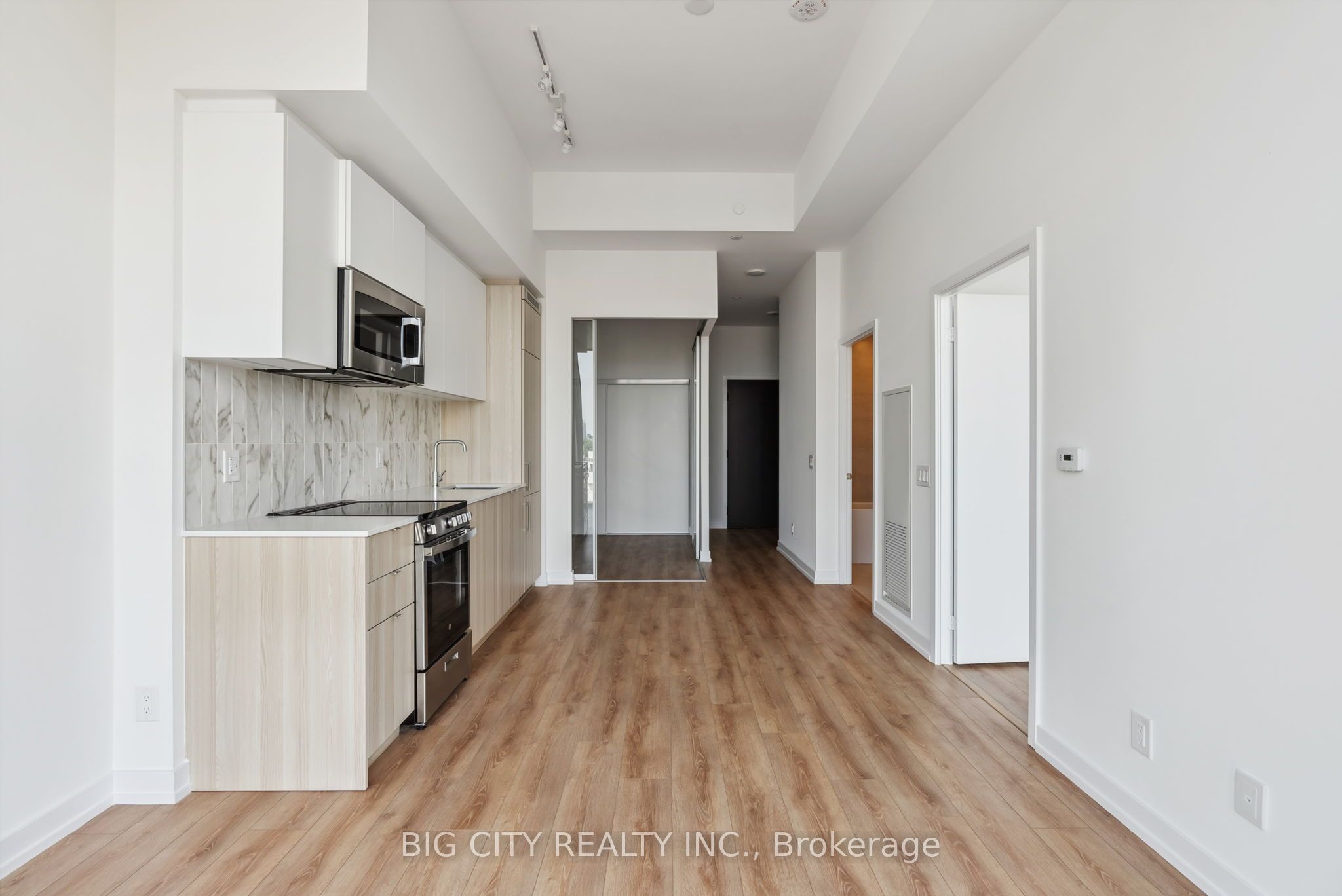 #813 - 500 Dupont Street Property Photo 13