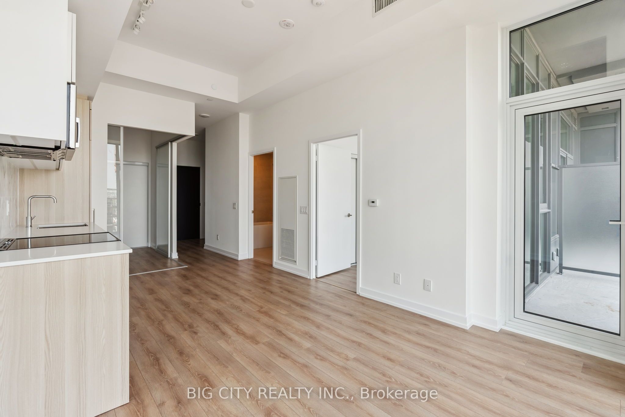 #813 - 500 Dupont Street Property Photo 14