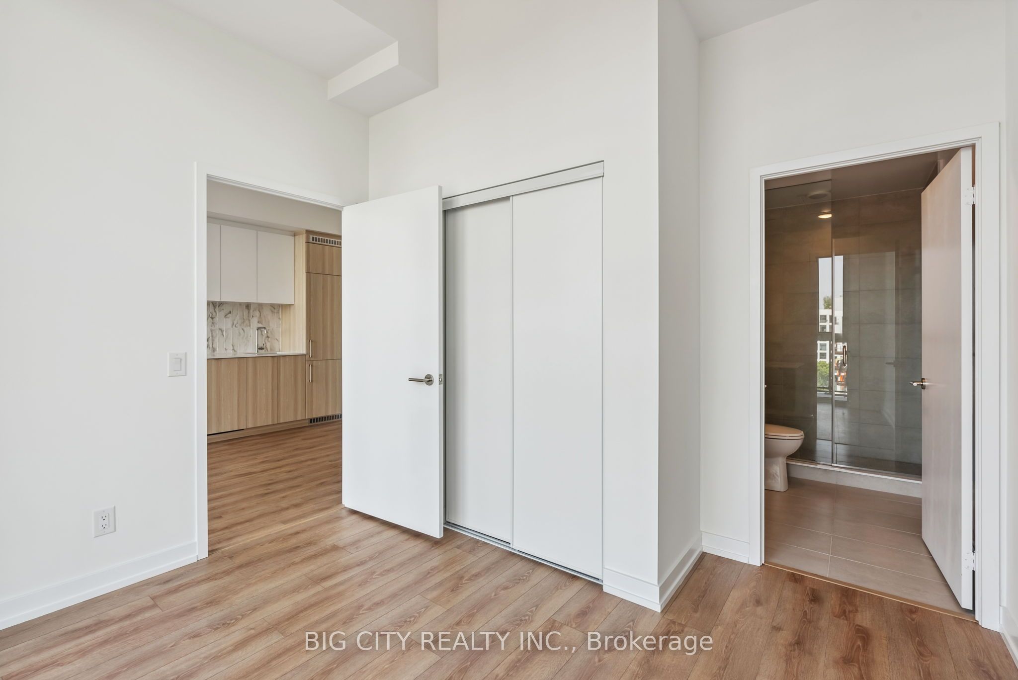 #813 - 500 Dupont Street Property Photo 19