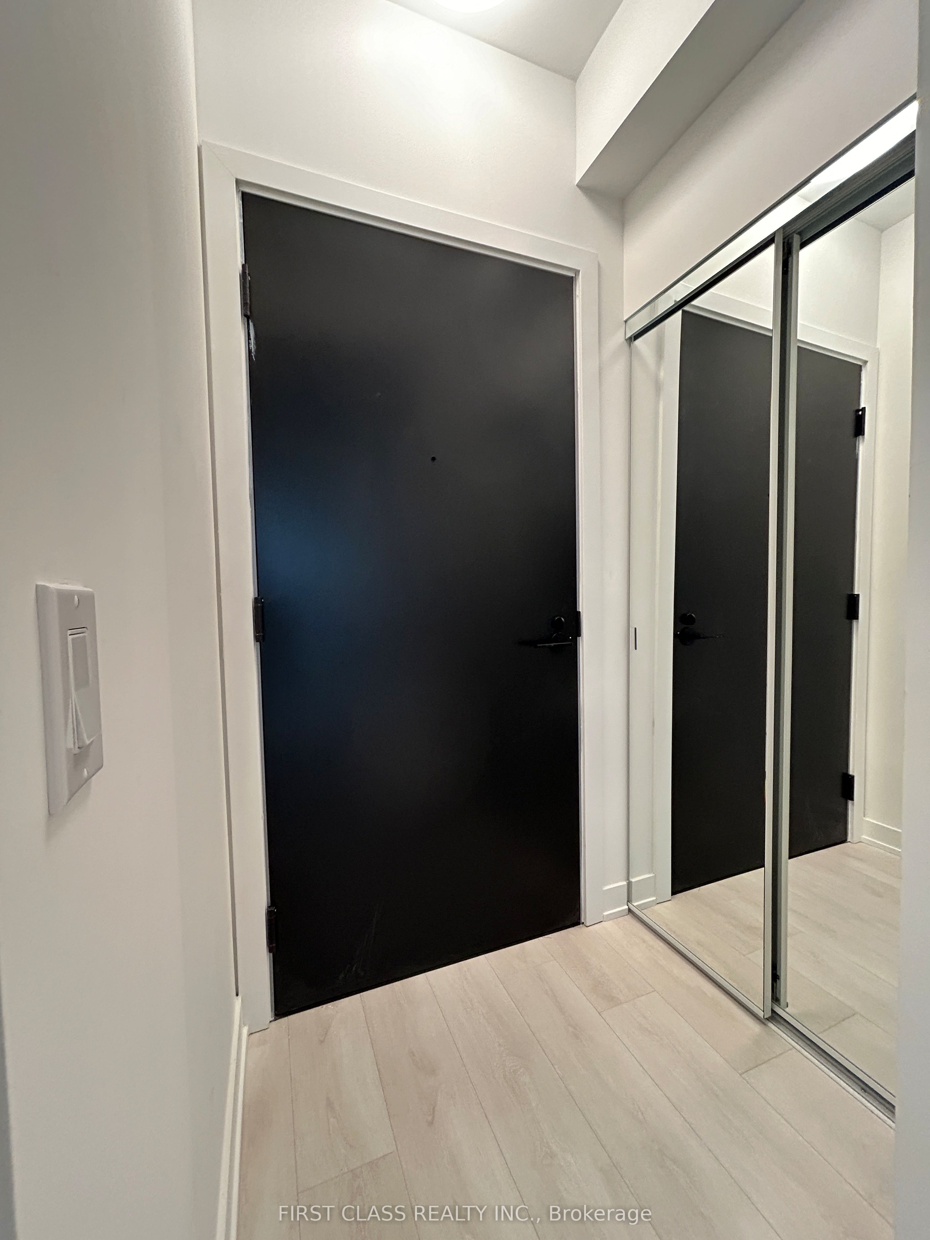 #1603 - 127 Broadway Avenue Property Photo 7