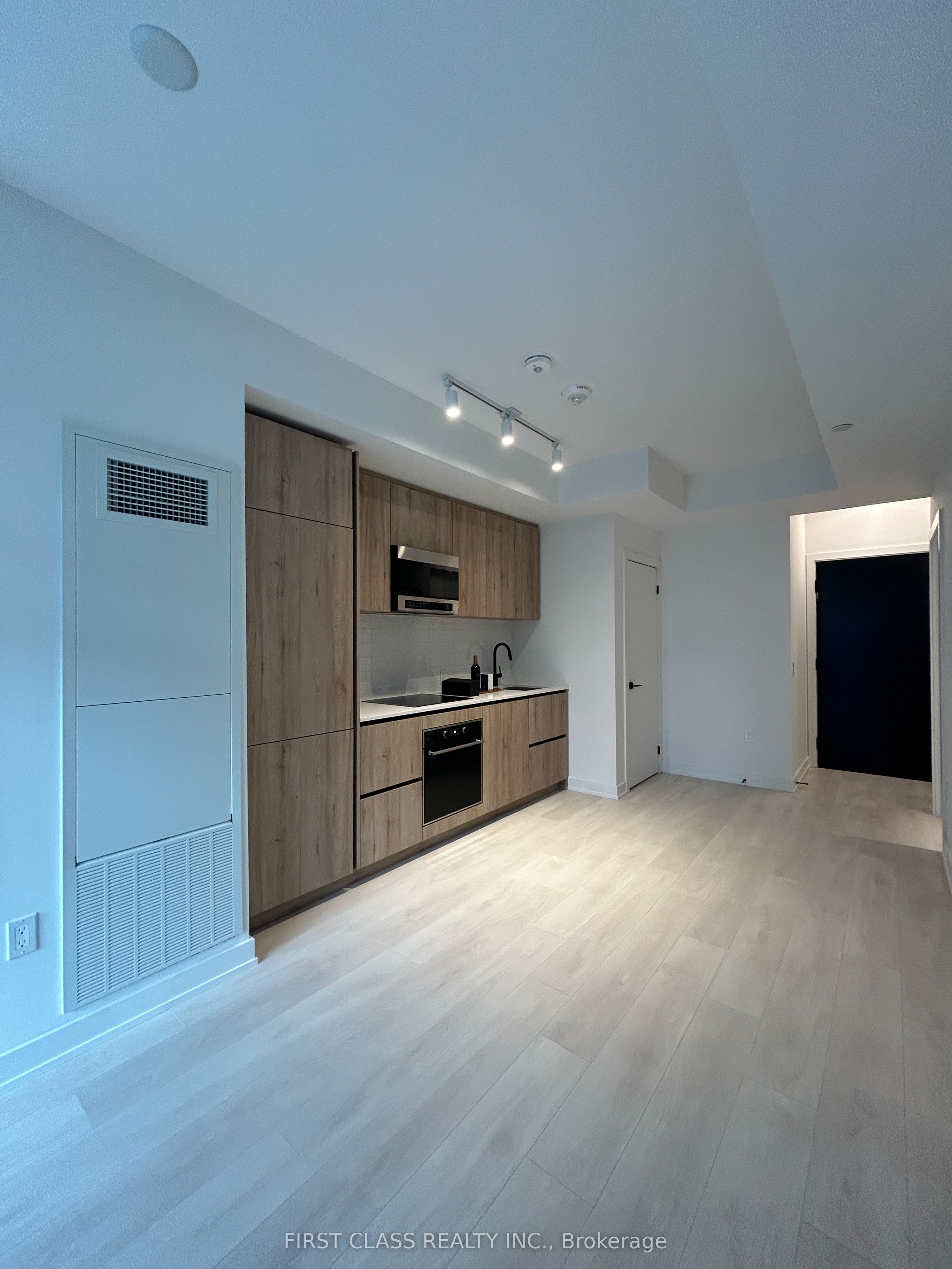 #1603 - 127 Broadway Avenue Property Photo 11