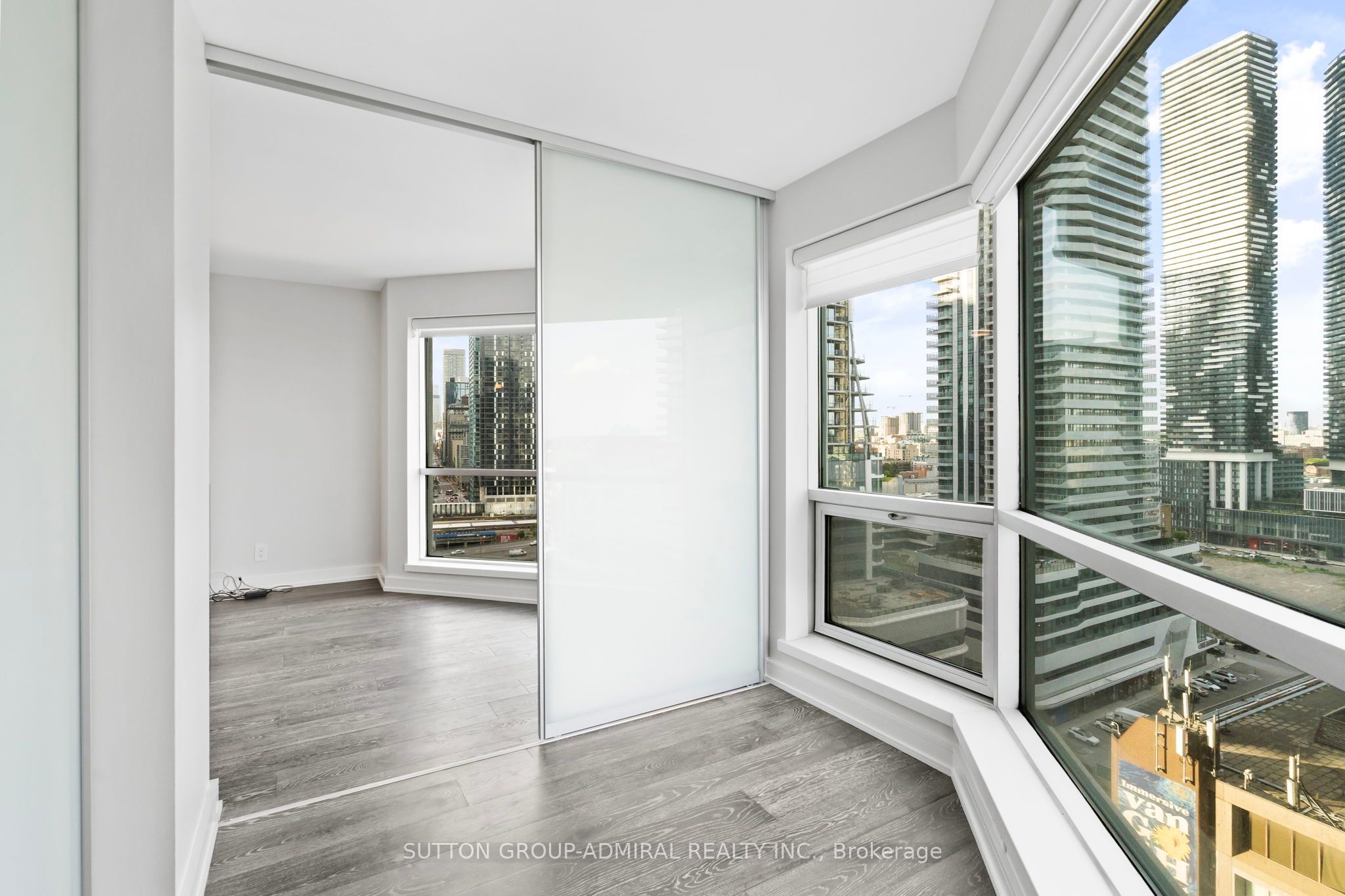 #1910 - 10 Yonge Street Property Photo 8
