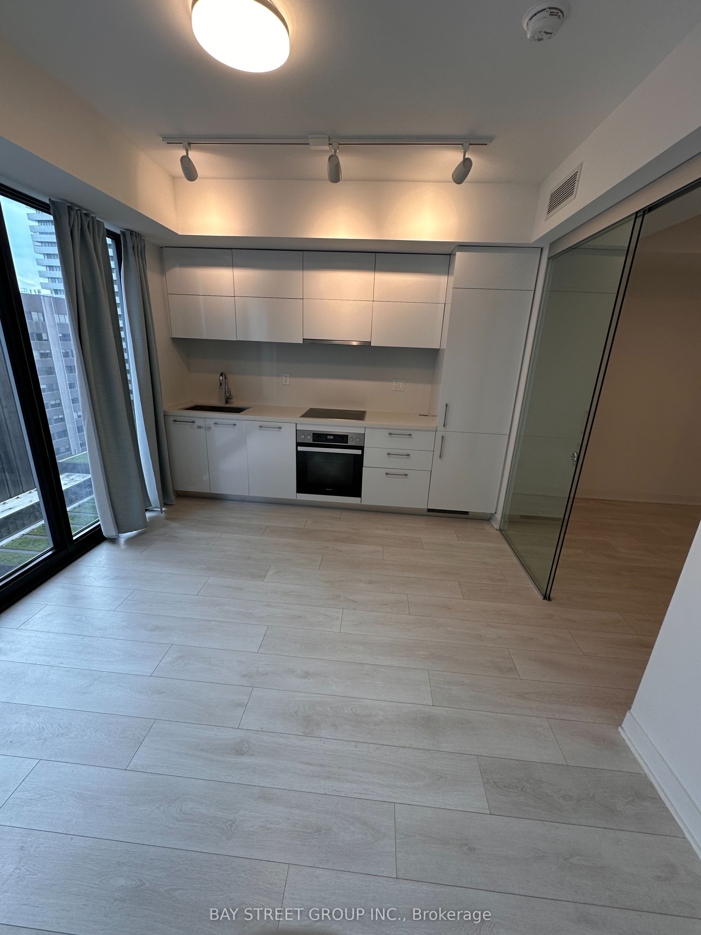 #1709 - 188 Cumberland Street Property Photo 2