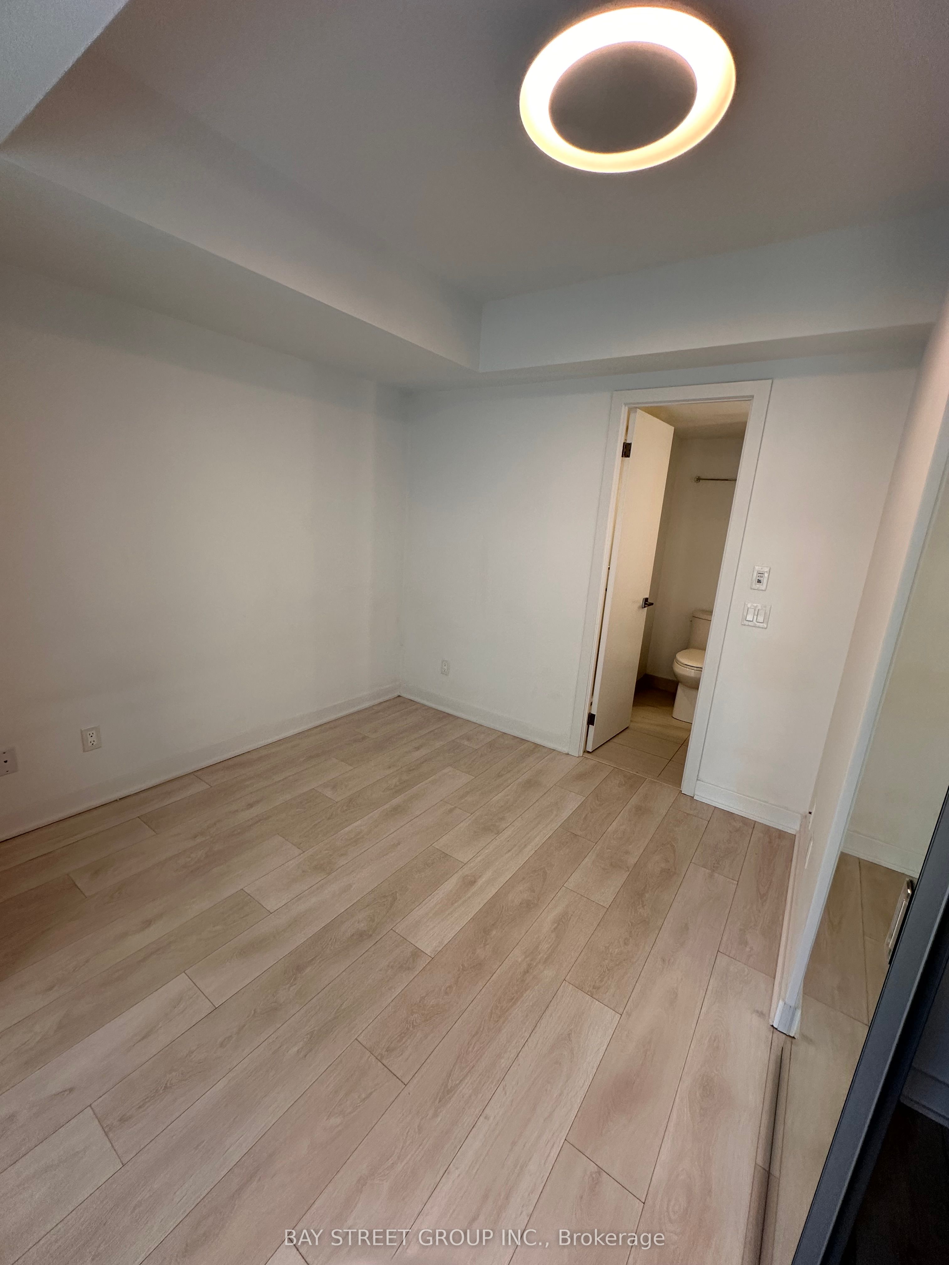 #1709 - 188 Cumberland Street Property Photo 4